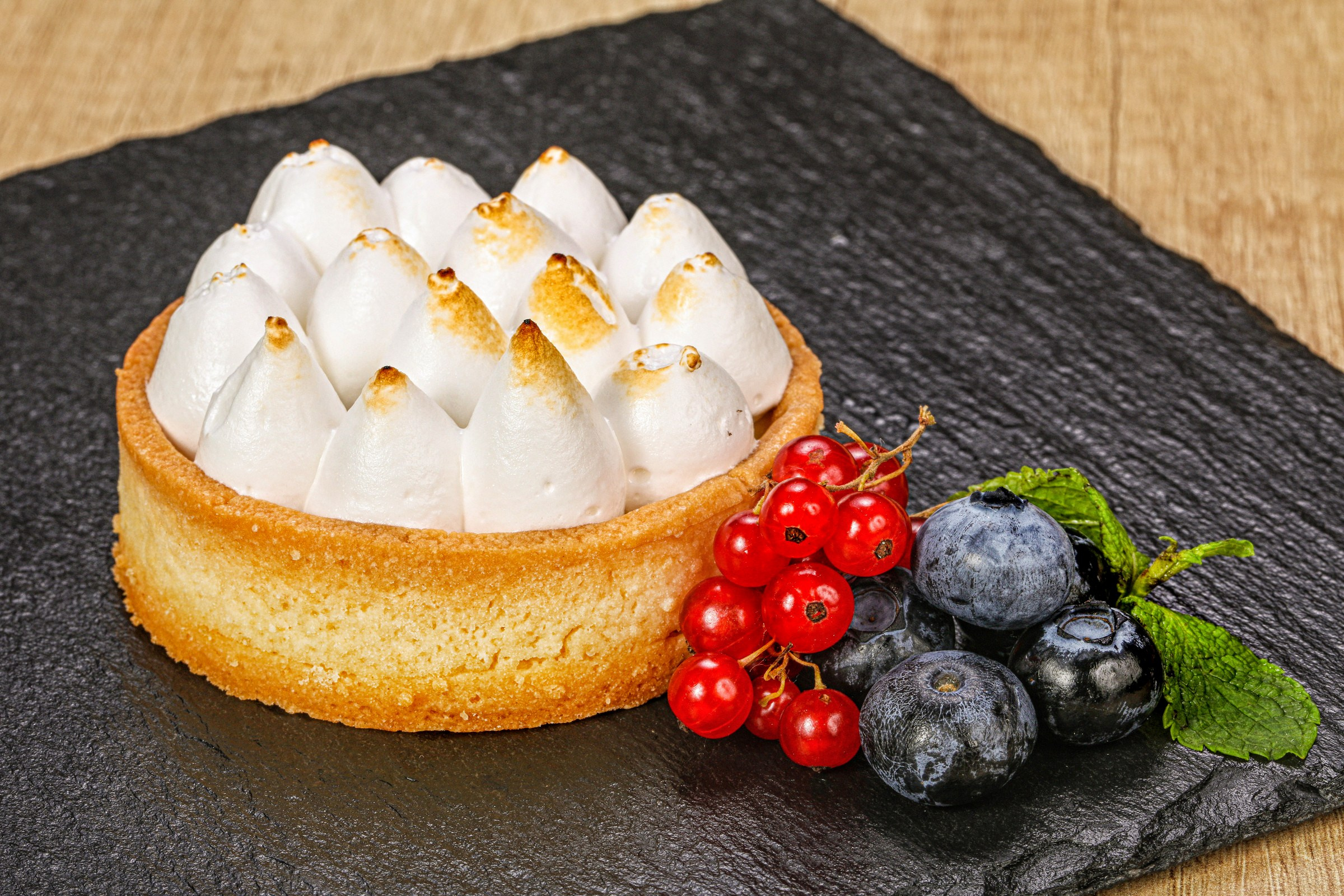 Фотосъемка десертов и выпечки. Заказ по тел.: +7 (906) 006-90-22. Фуд-фотограф Андрей Старостин — съемка еды в Москве. 9000 руб. в час