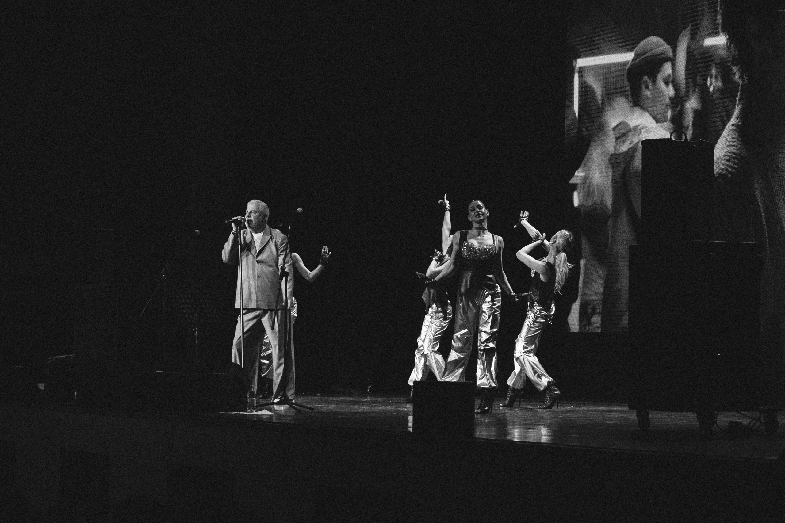 Сосо Павлиашвили в Красноярске 19.02.26. Фотограф Красноярск съемки лавстори, фотосессия в студии, портретная съемка, творческие фотосессии