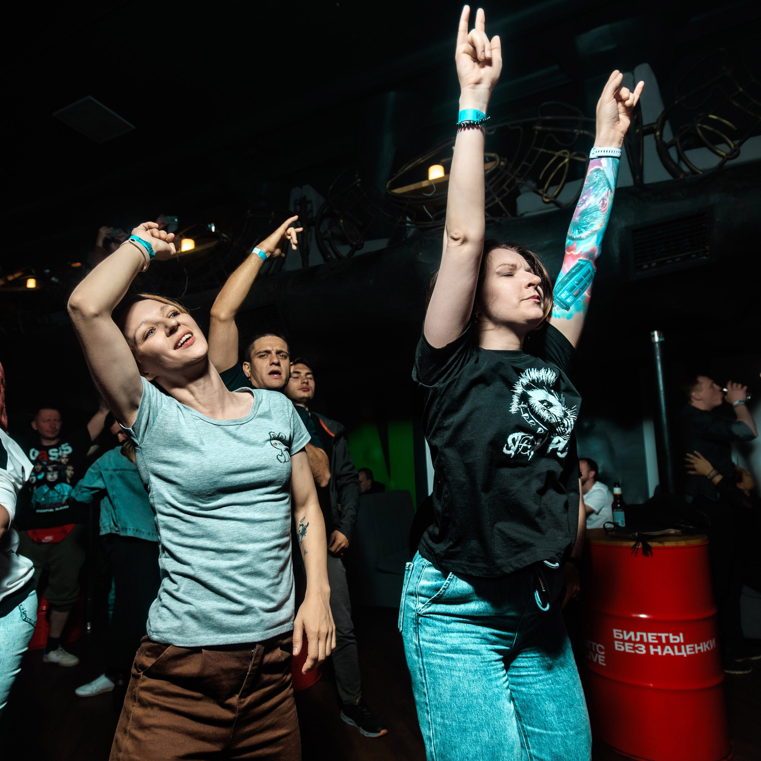 30.08.25 Олдскулы. Репортажный фотограф Екатеринбург | Яркий, качественный репортаж | Концерты, клубы, репортаж, праздники, корпоративы