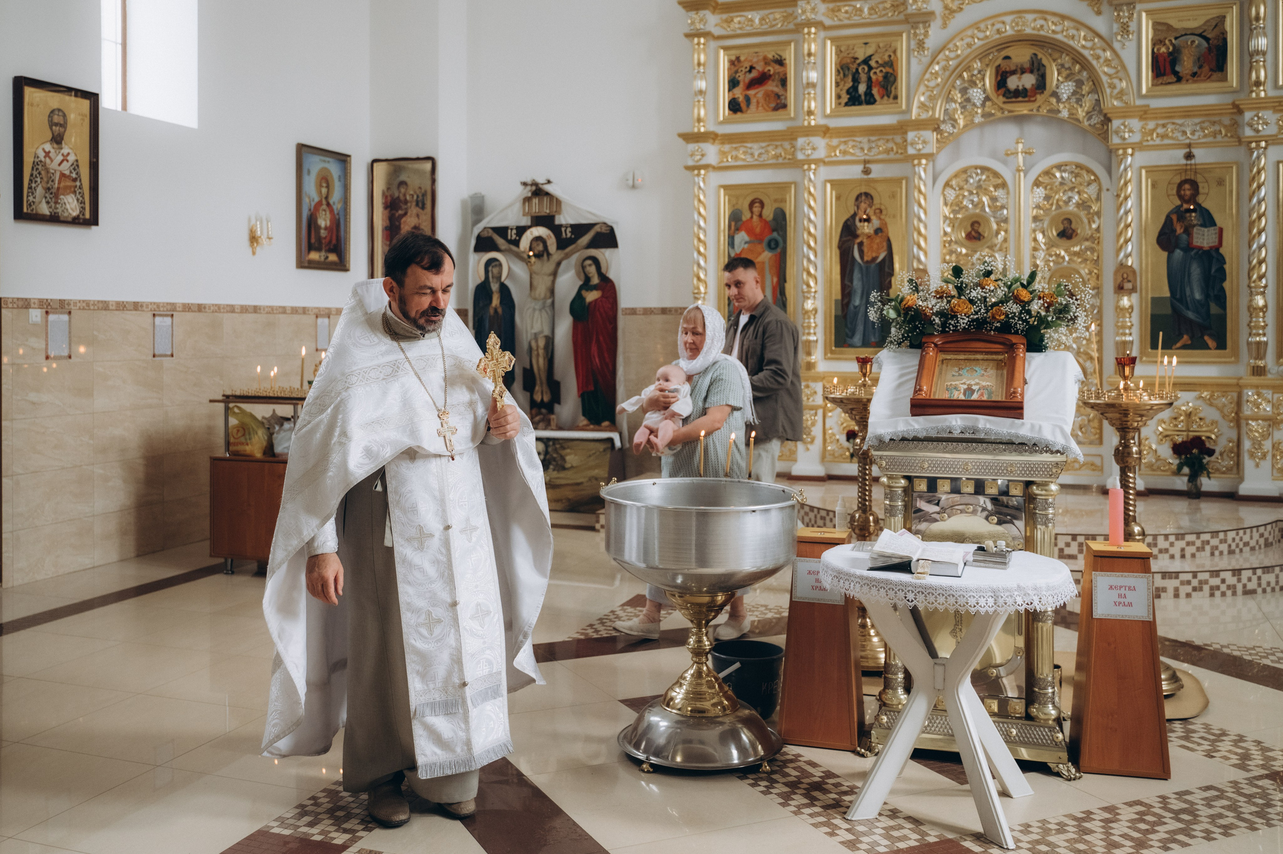 Крещение Корнелии (ХРАМ СВЯТИТЕЛЯ ЛУКИ КРЫМСКОГО). Семейный фотограф в Минске Дарья Дреко