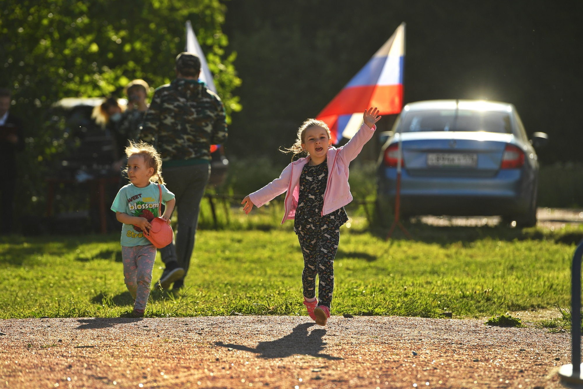 Официоз по плану, жизнь — между кадров: как снять День России и остаться собой. Документальный фотограф Сергей Вдовин