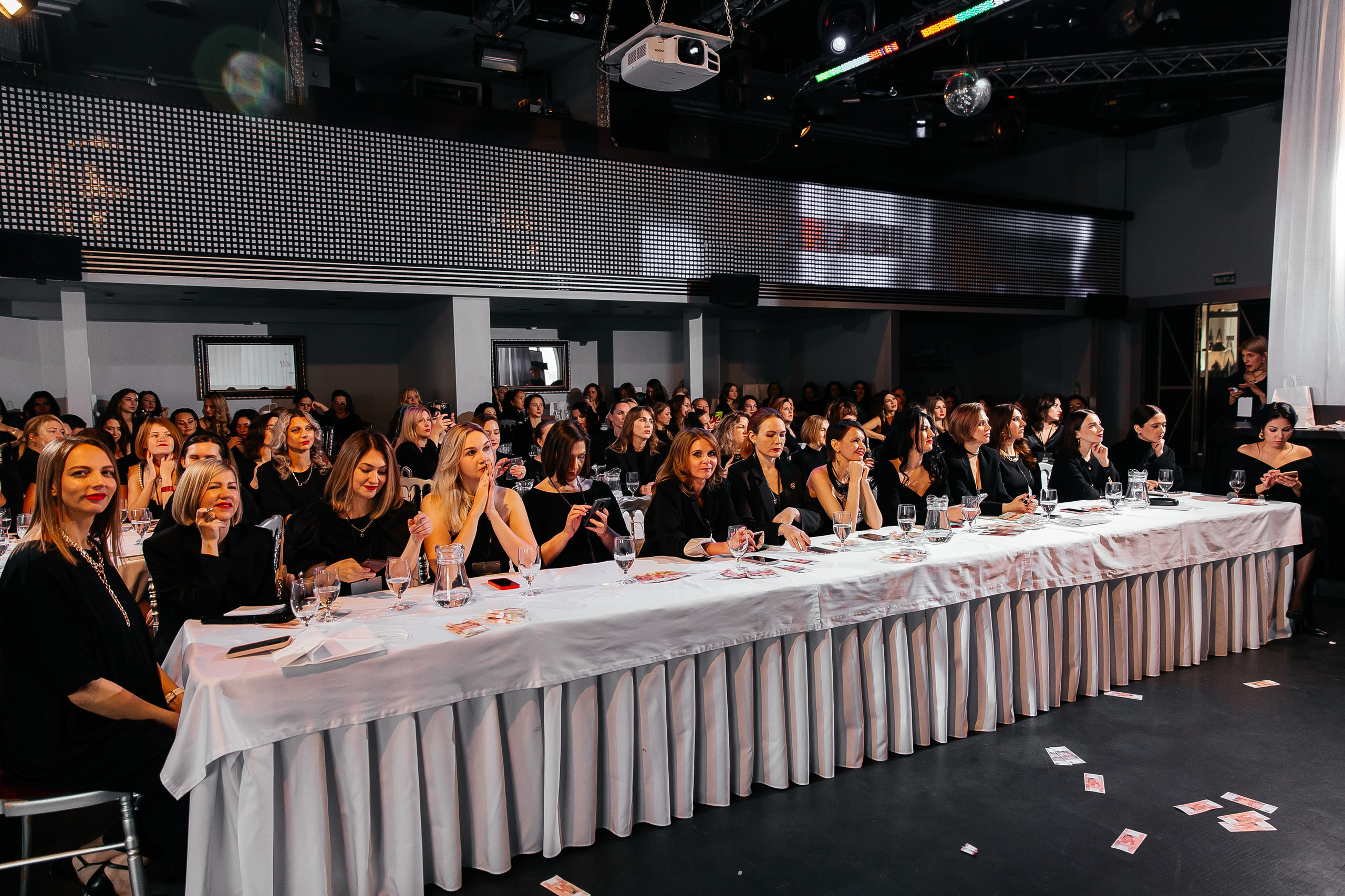 Фотозона+выступление спикеров. Фотограф в Красноярске Надежда Воскресенская