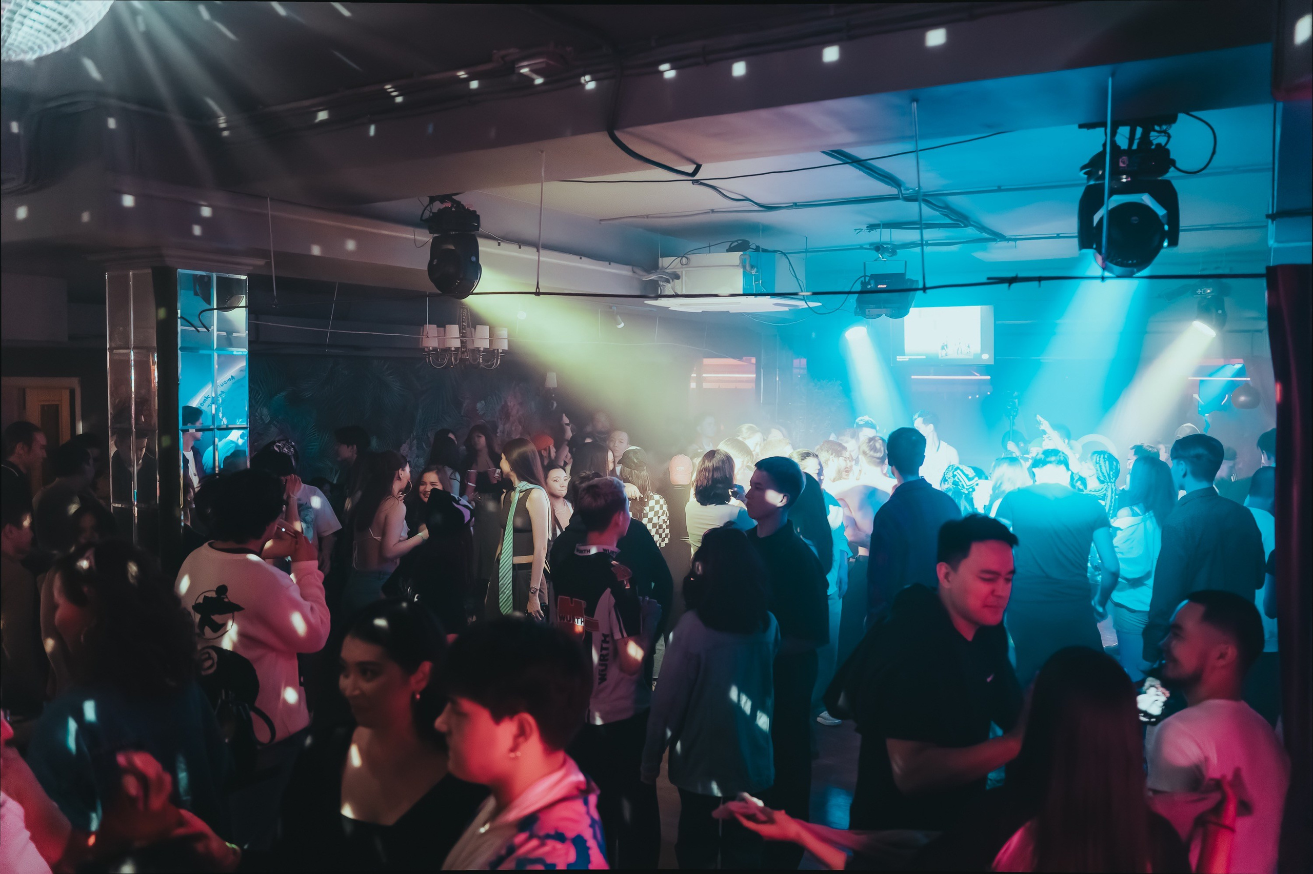 «Music Serf» Party в «Amour Bar». Профессиональный фотограф в городе Астана Копанев Данил