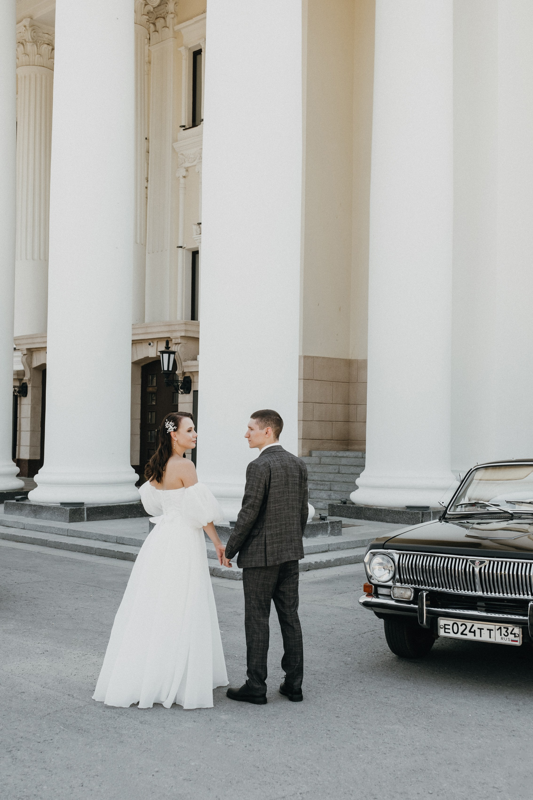 Свадебная съемка с машиной Волгоград. Свадебный и семейный фотограф в Волгограде Кристина Иванова