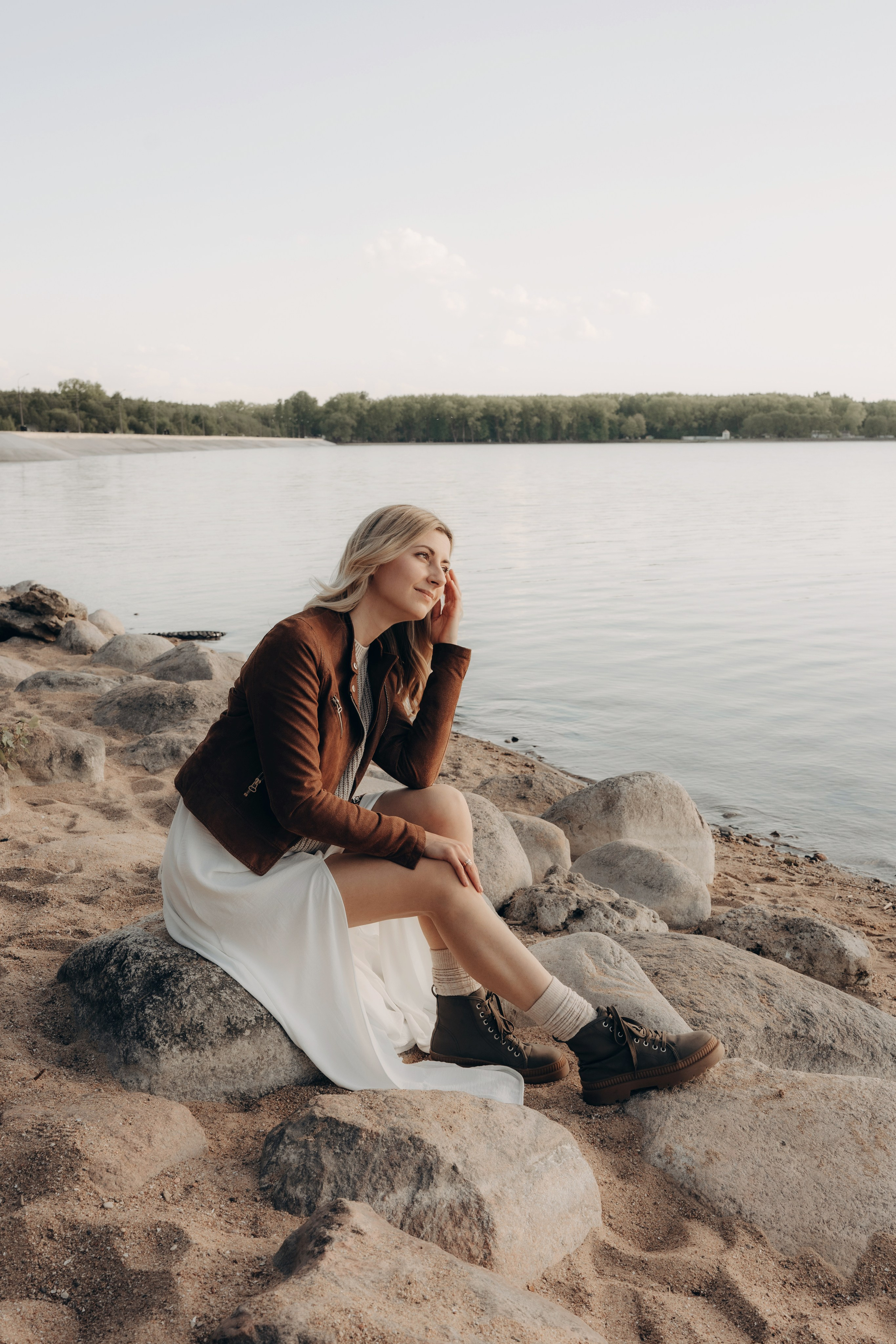 Весеннее тепло семьи на берегу Минского моря. Ваш семейный фотограф в Минске — Вика Трегубова