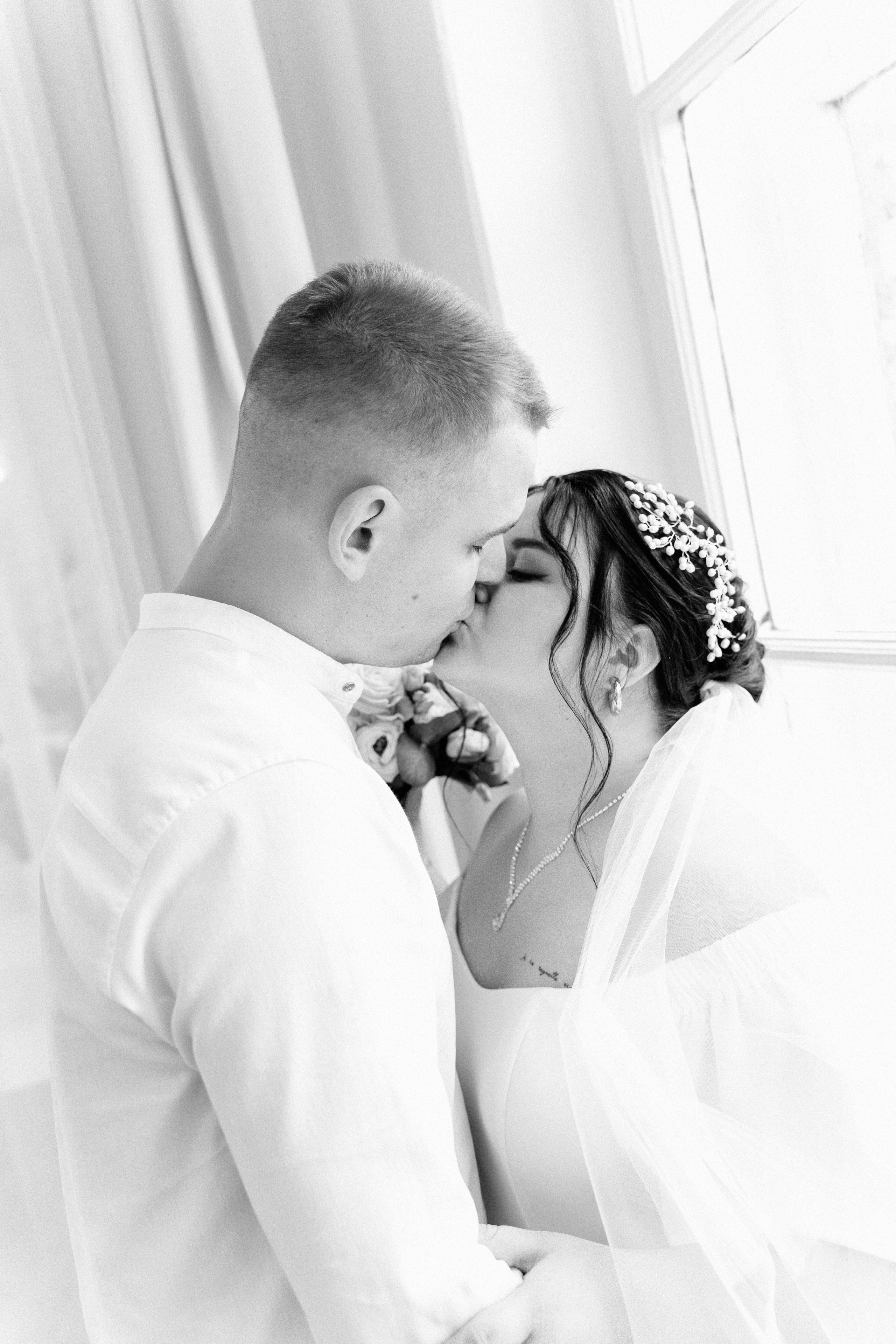 Студийная свадебная история любви. Ваш семейный фотограф в Минске — Вика Трегубова