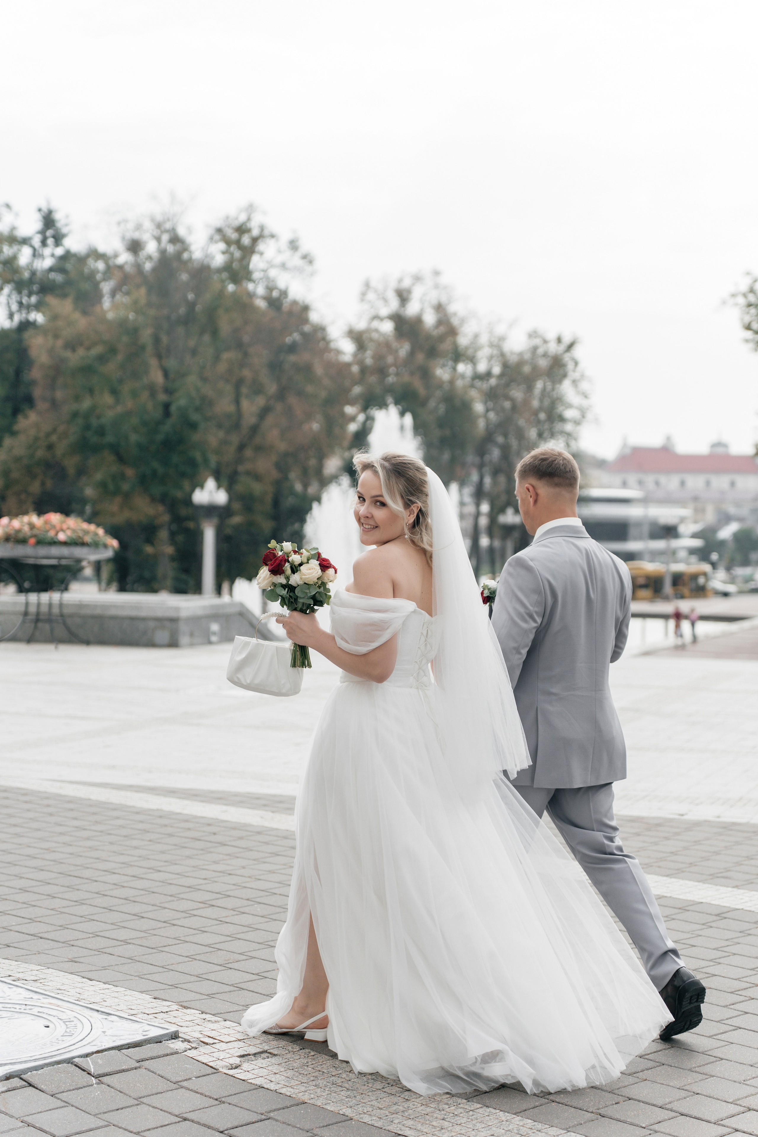 Фотосессия в театре: свадебные моменты. Ваш семейный фотограф в Минске — Вика Трегубова