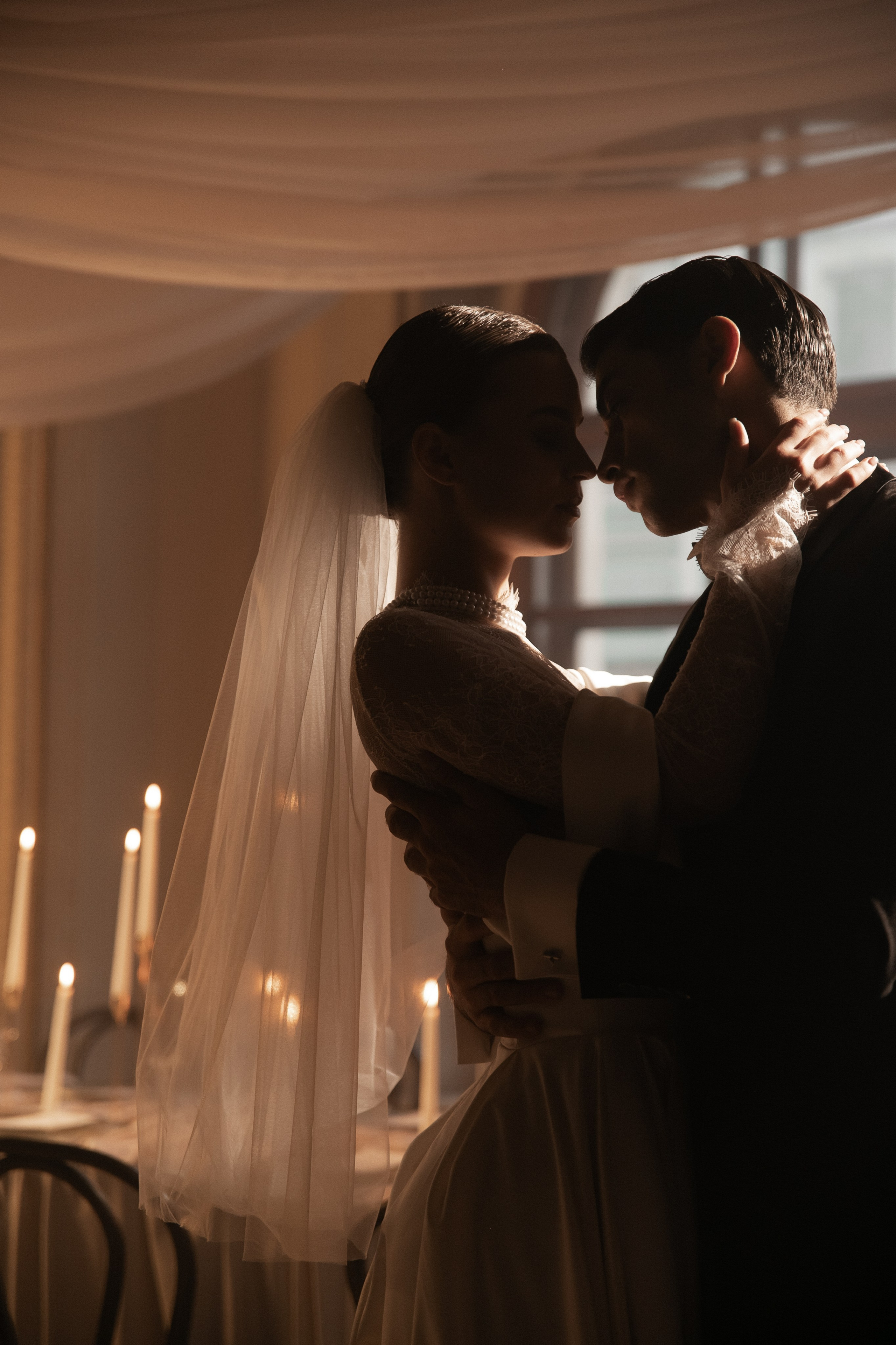 Камерный свадебный ужин при свечах в старинном особняке в фотостудии 21. Kult. Ярослава Ерина — свадебный фотограф в Москве