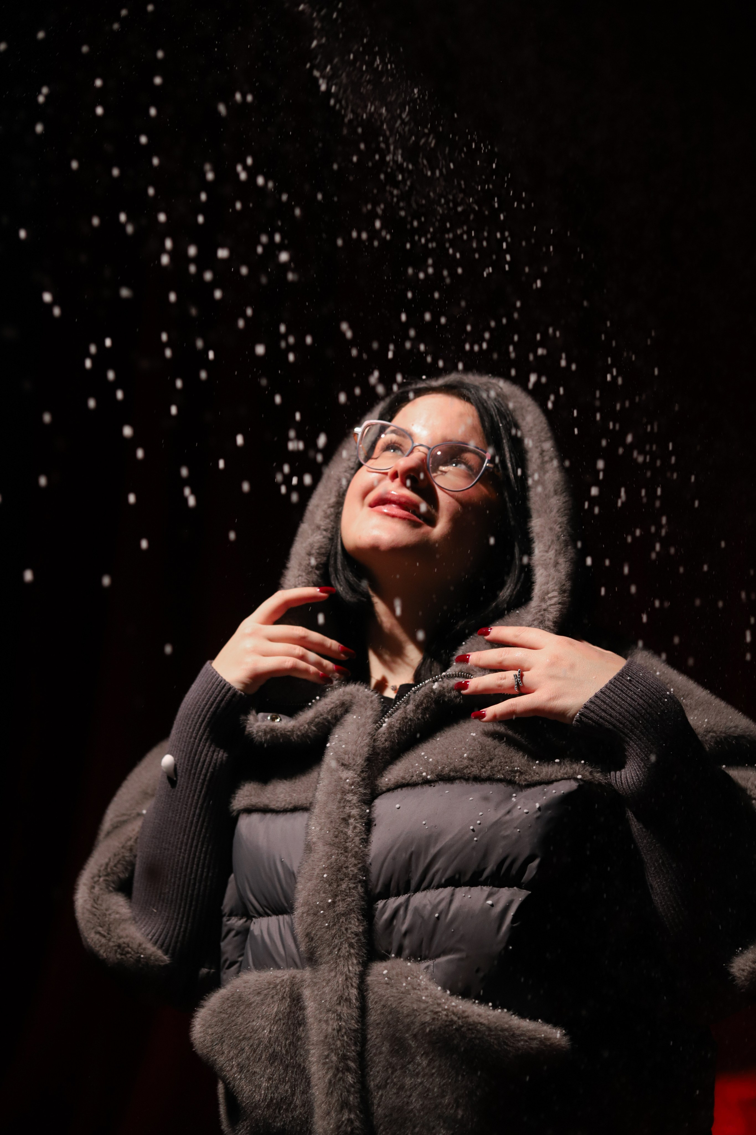 Новогодний фотодень на красных шторах в зале «Grey». Фотостудия LIGHT в Люберцах