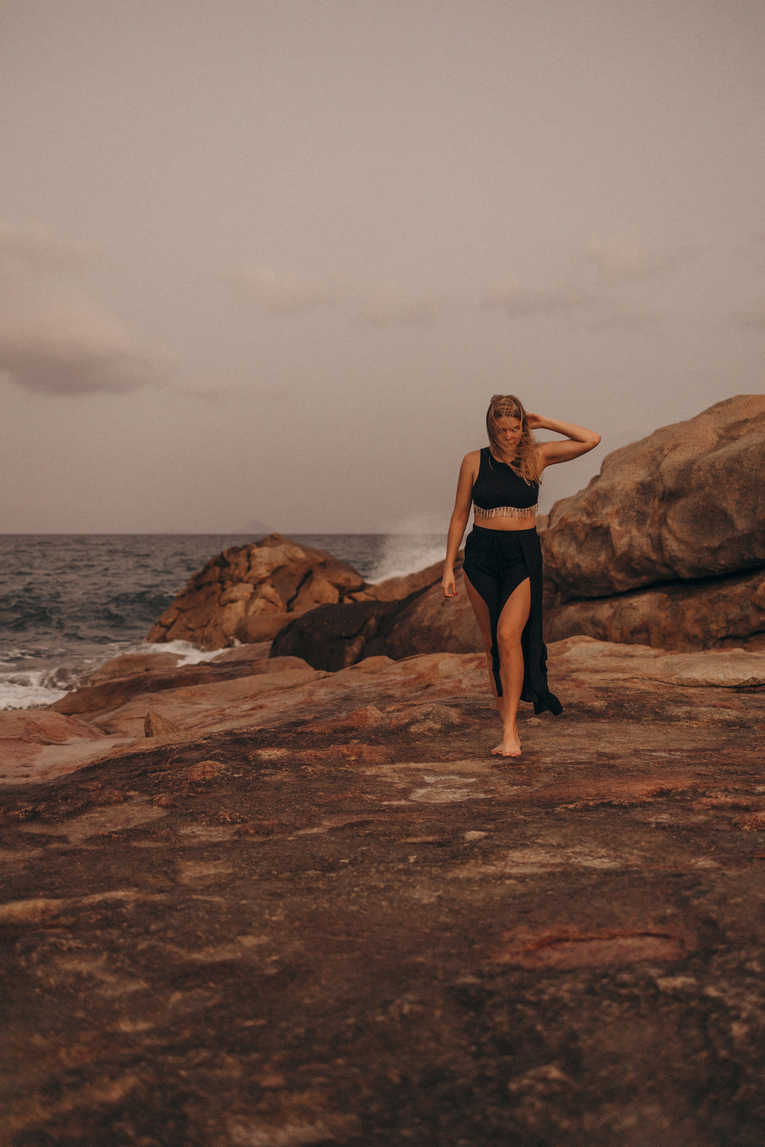 Кристина (Каменный сад Хон Чонг, Нячанг). Фотограф Астана. Индивидуальные, парные и семейные фотосессии