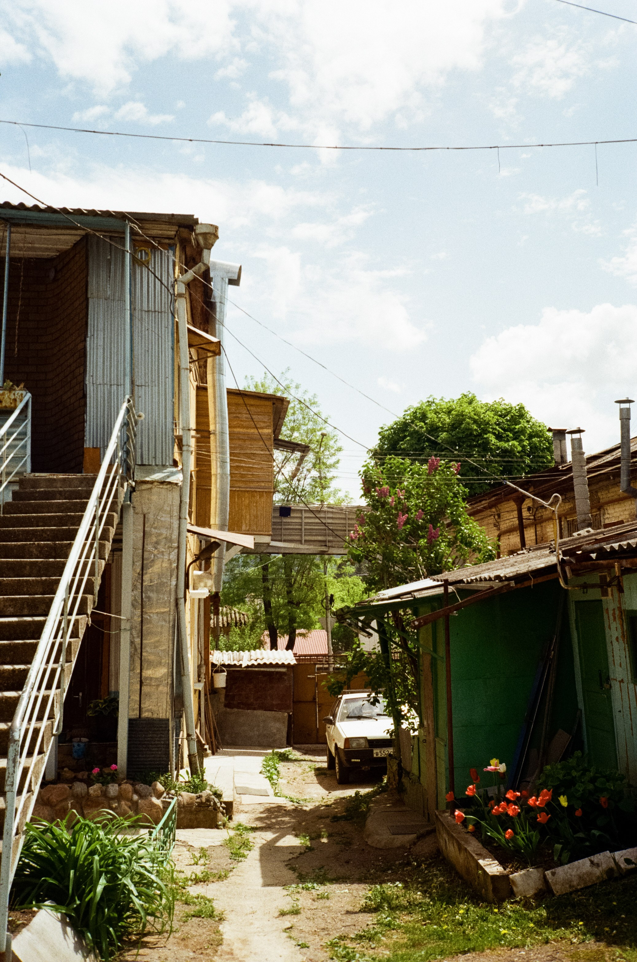 Дворик на Гагарина в Кисловодске. Паркур. Фотограф-документалист Мария Осокина