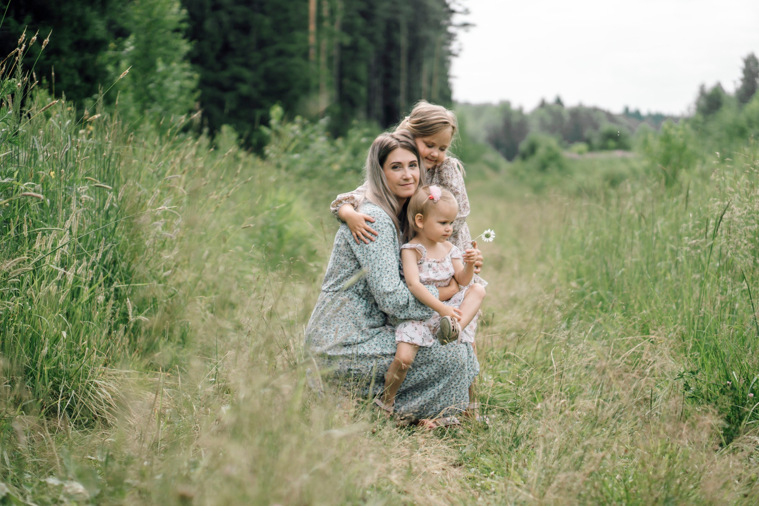 Семейная фотоссесия на природе. Свадебный фотограф в Дмитрове