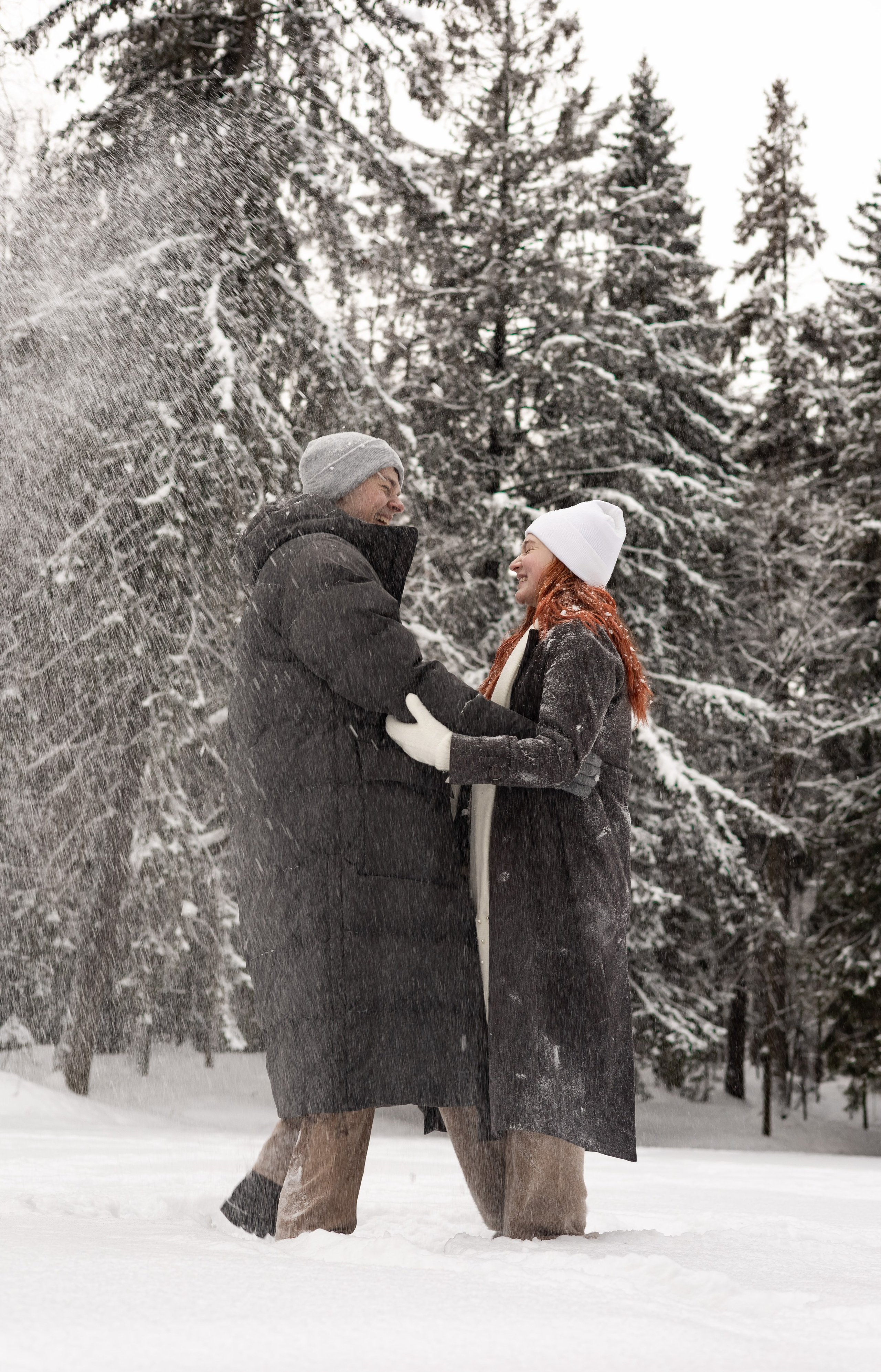 Николь и Егор. Зимняя фотосессия в Шуваловском парке. Портретный фотограф Панферова Регина г. Санкт-Петербург, г. Казань