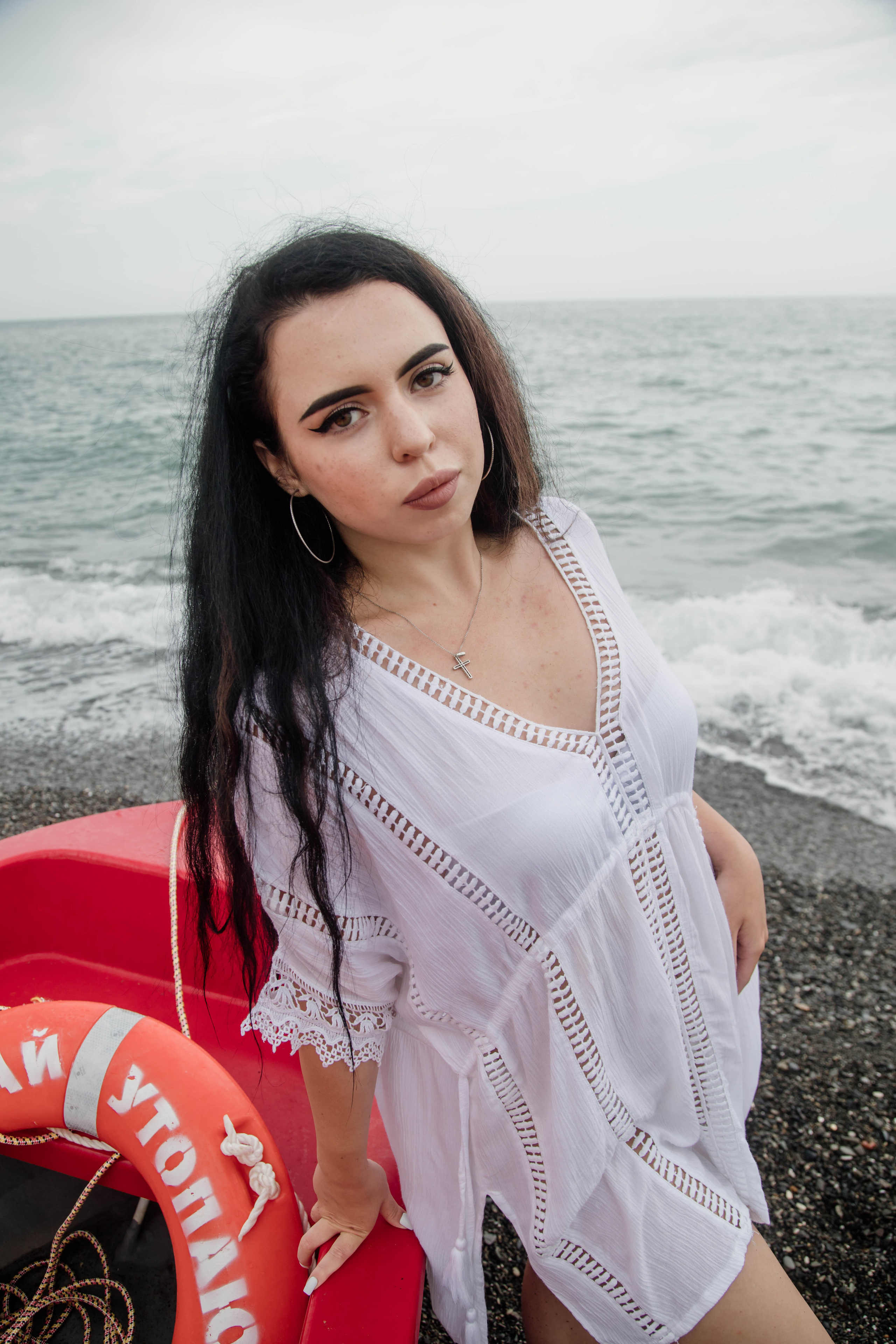 Портретная фотосессия для Арины на пляже. Свадебный, семейный, детский фотограф в Сочи Виолетта Александрова