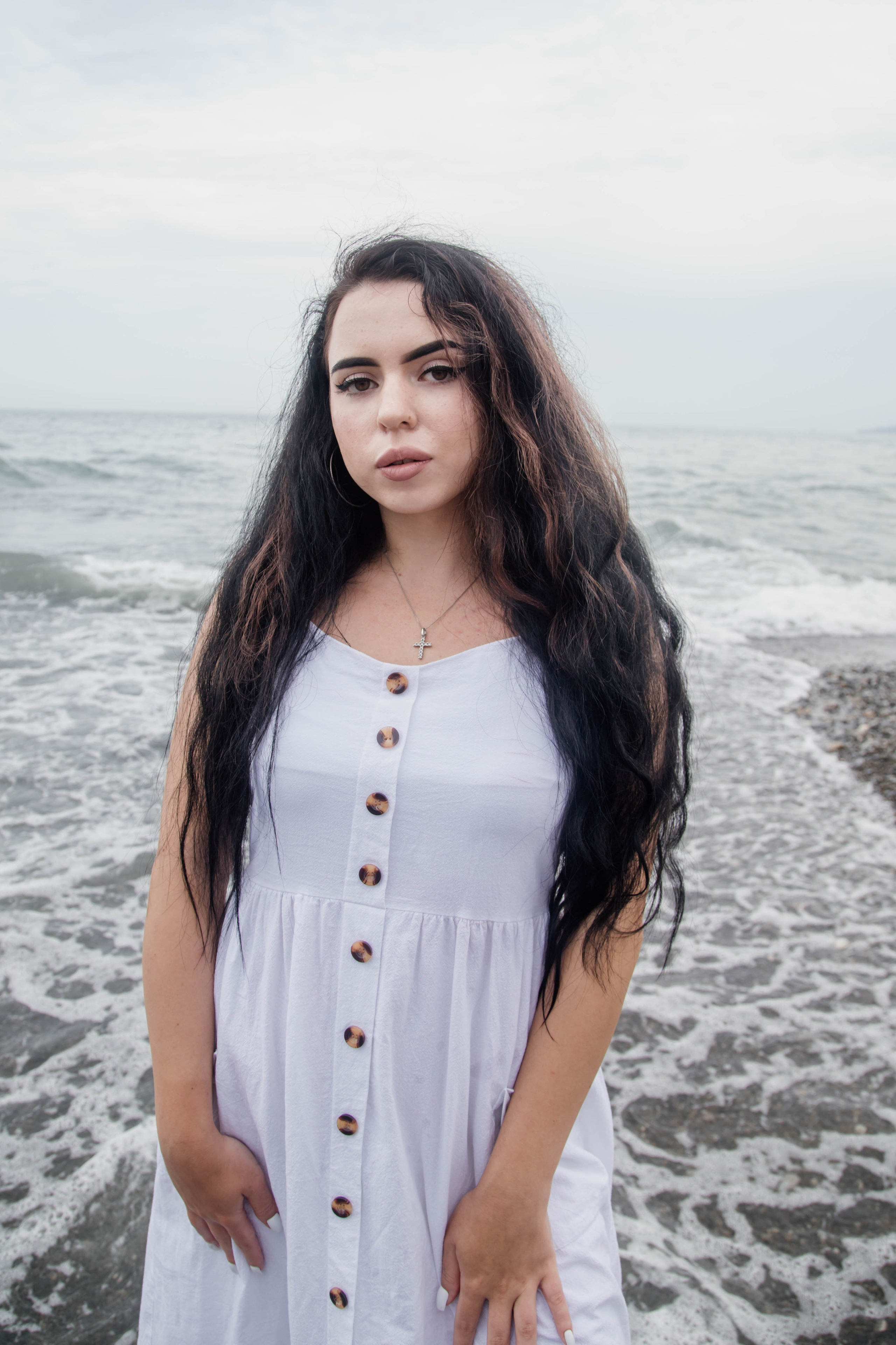 Портретная фотосессия для Арины на пляже. Свадебный, семейный, детский фотограф в Сочи Виолетта Александрова