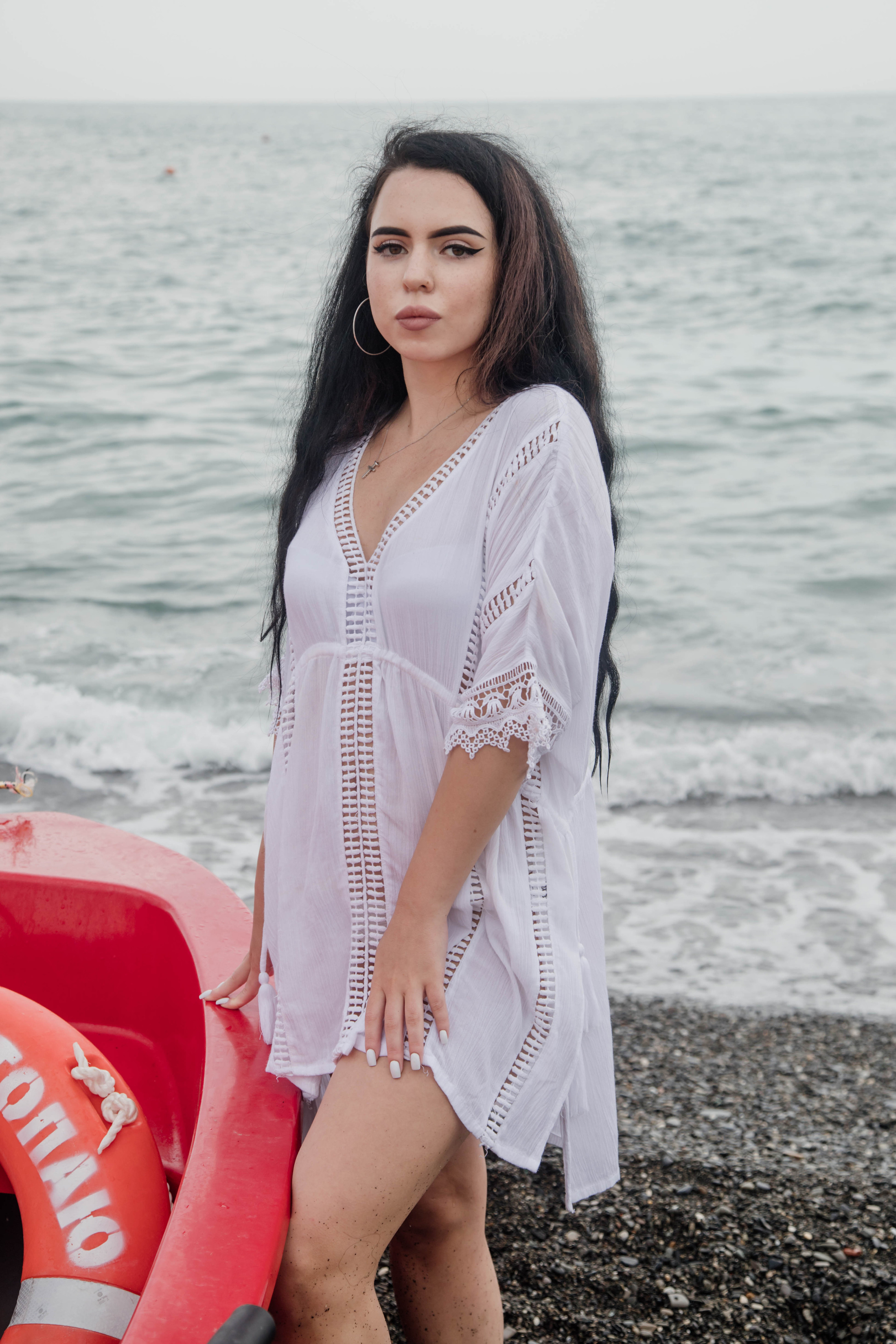 Портретная фотосессия для Арины на пляже. Свадебный, семейный, детский фотограф в Сочи Виолетта Александрова