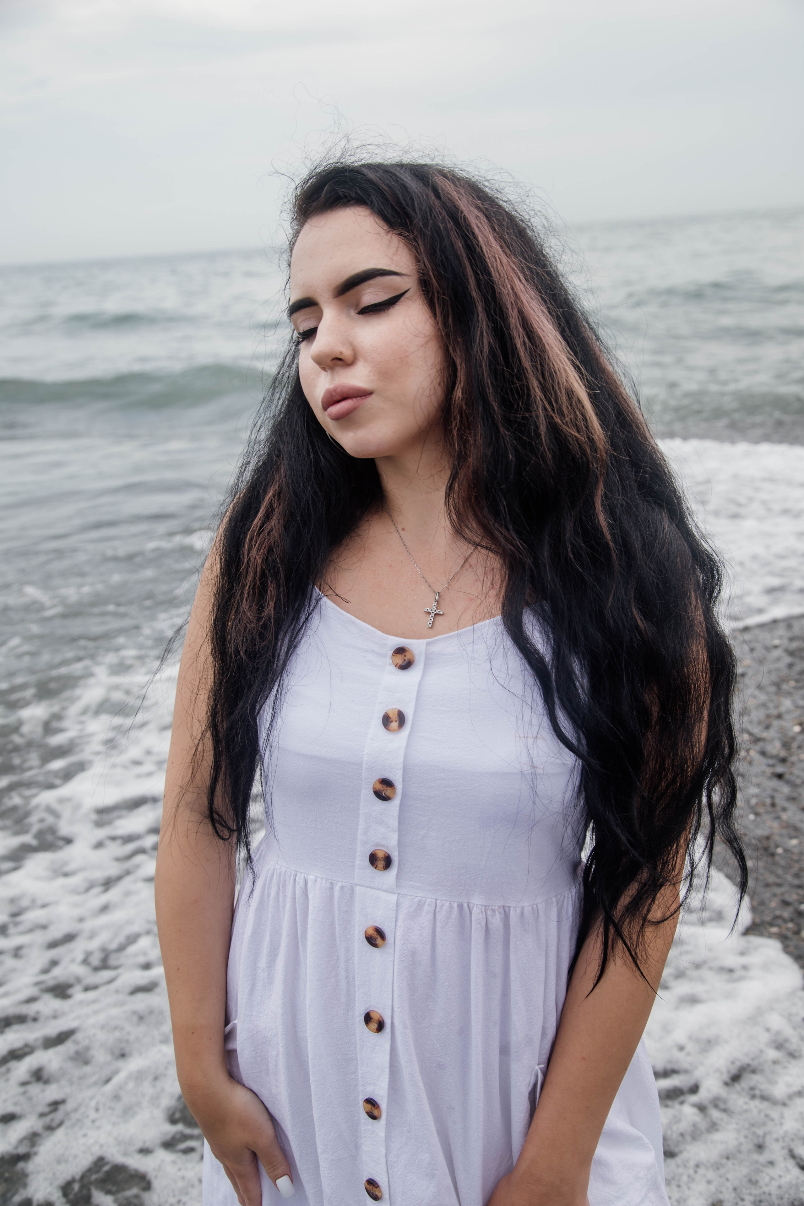 Портретная фотосессия для Арины на пляже. Свадебный, семейный, детский фотограф в Сочи Виолетта Александрова