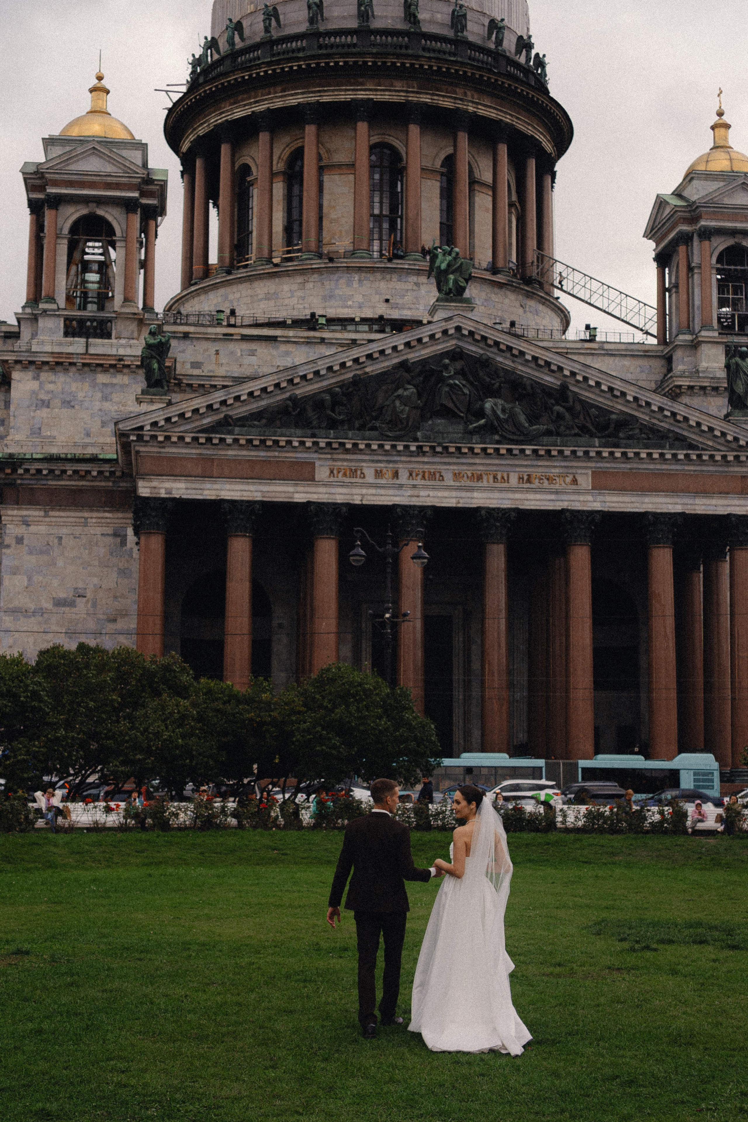 СВАДЕБНАЯ ПРОГУЛКА В САНТК-ПЕТЕРБУРГЕ (ИСАКИЕВСКИЙ СОБОР, ЗИМНЯЯ КАНАВКА, ЭРМИТАЖ И БОЛЬШАЯ МОРСКАЯ УЛИЦА). Профессиональный фотограф, Санкт-Петербург — Виктория Богомолова