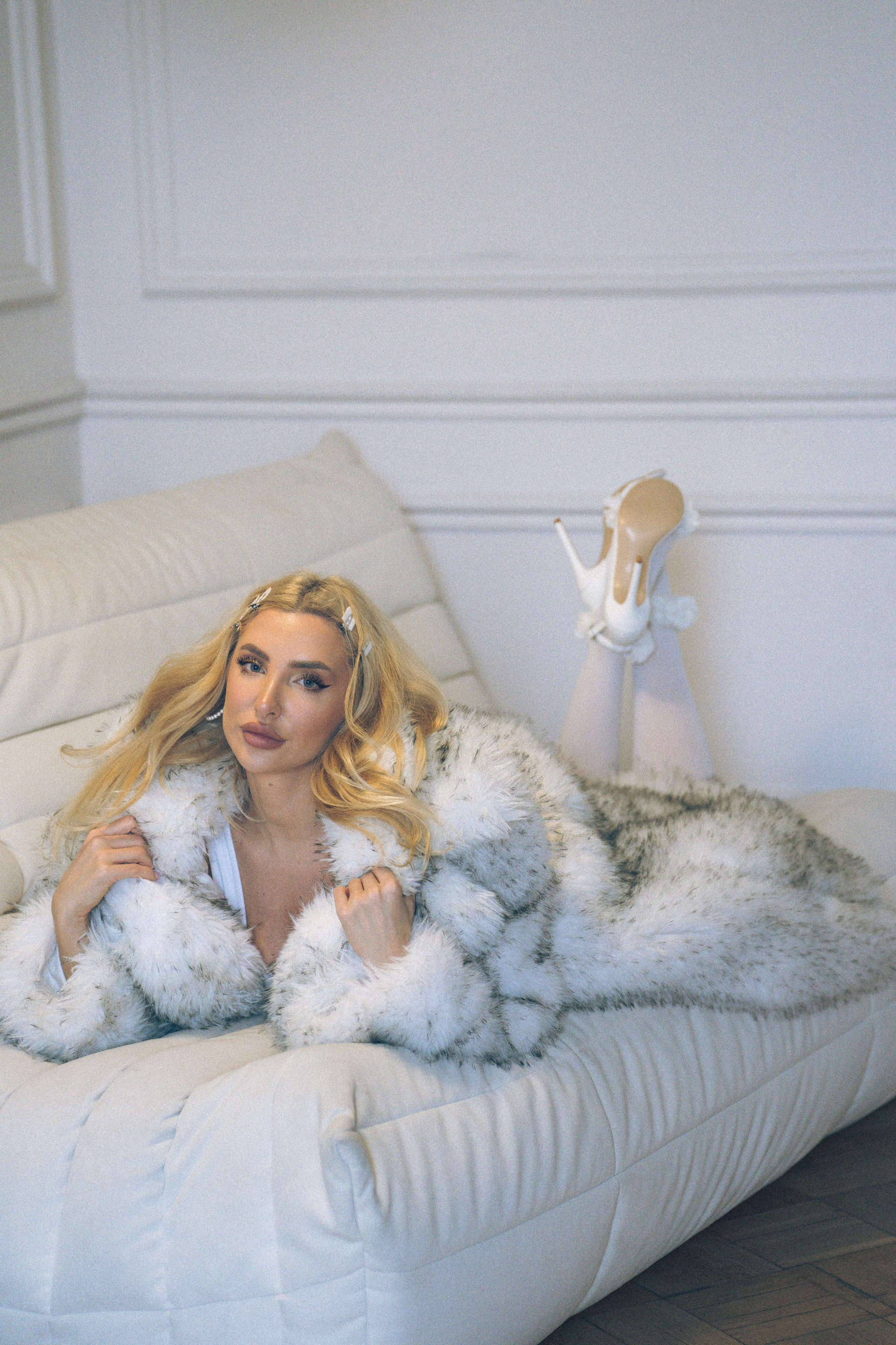 МИНИМАЛИЗМ В СТУДИИ НА ЧЕРНЫШЕВСКОЙ В СТУДИИ С БАЛКОНОМ. Профессиональный фотограф, Санкт-Петербург — Виктория Богомолова