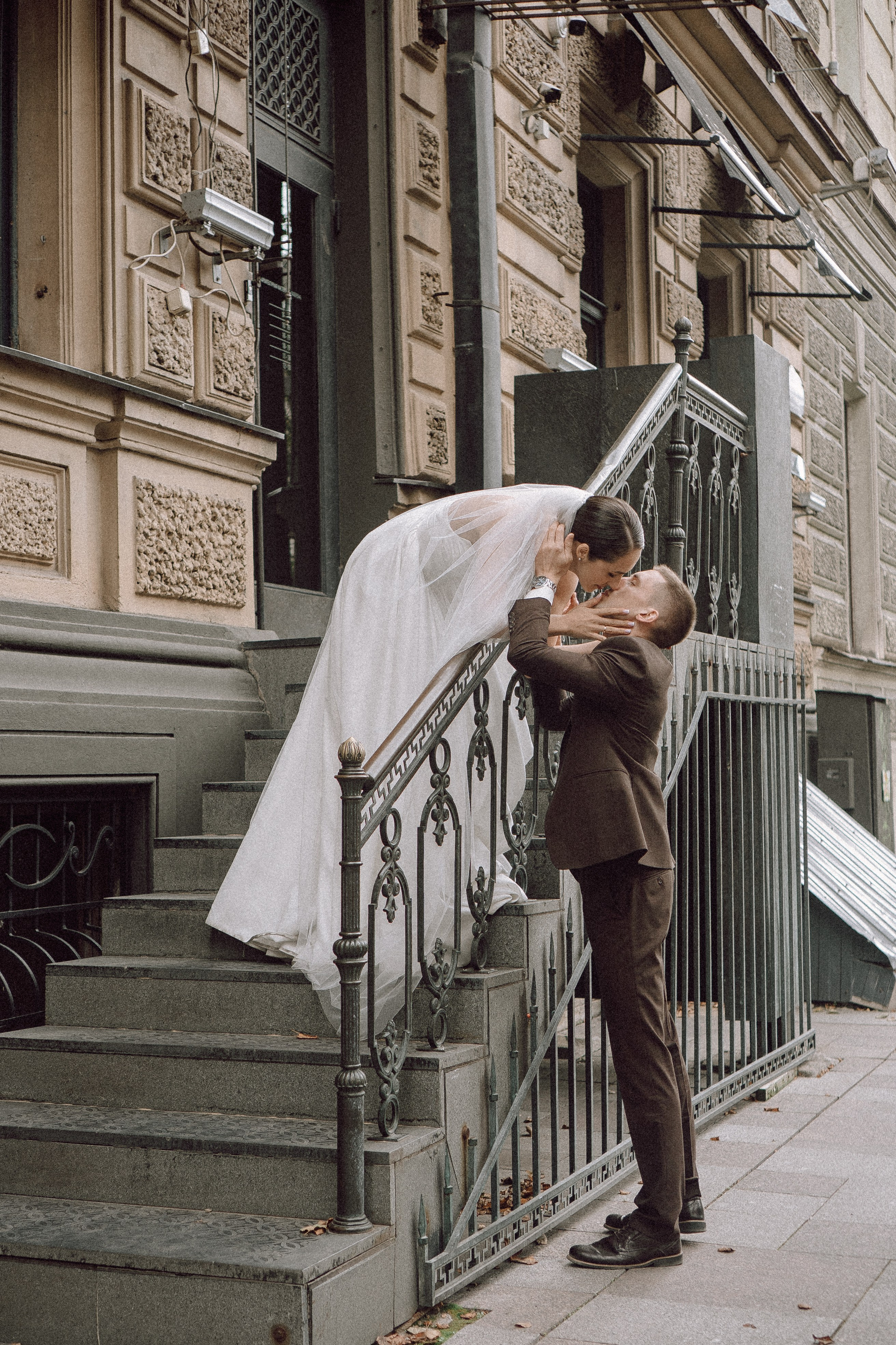 СВАДЕБНАЯ ПРОГУЛКА В САНТК-ПЕТЕРБУРГЕ (ИСАКИЕВСКИЙ СОБОР, ЗИМНЯЯ КАНАВКА, ЭРМИТАЖ И БОЛЬШАЯ МОРСКАЯ УЛИЦА). Профессиональный фотограф, Санкт-Петербург — Виктория Богомолова