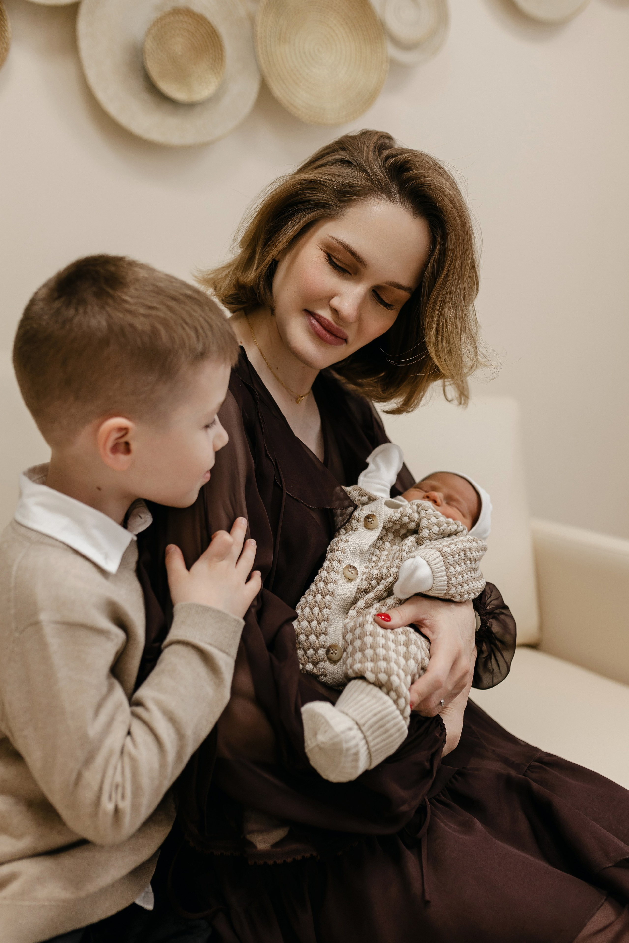 Фотограф на выписку из роддома в Краснодаре, выписка из Екатерининского роддома, фотограф Яна Морева. Семейный фотограф в Краснодаре Яна Морева