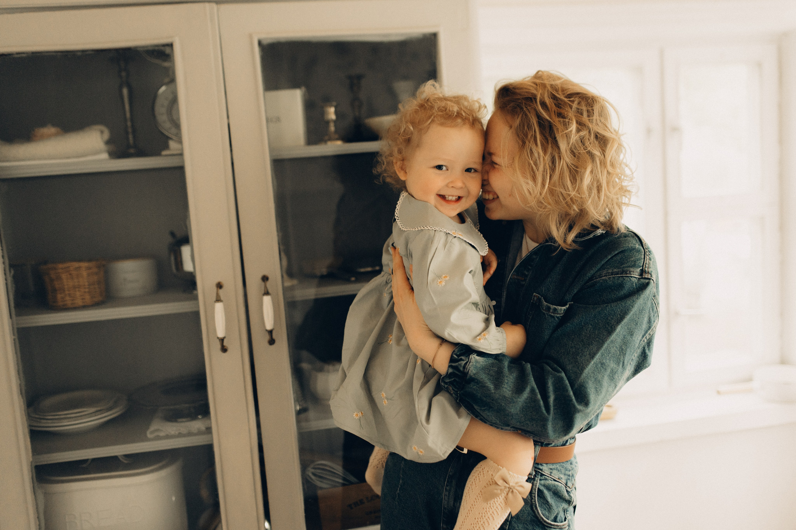 Весна в ладошках. Семейный фотограф в Москве Екатерина Денисенко | Фотосессии без постановки дома и в студии