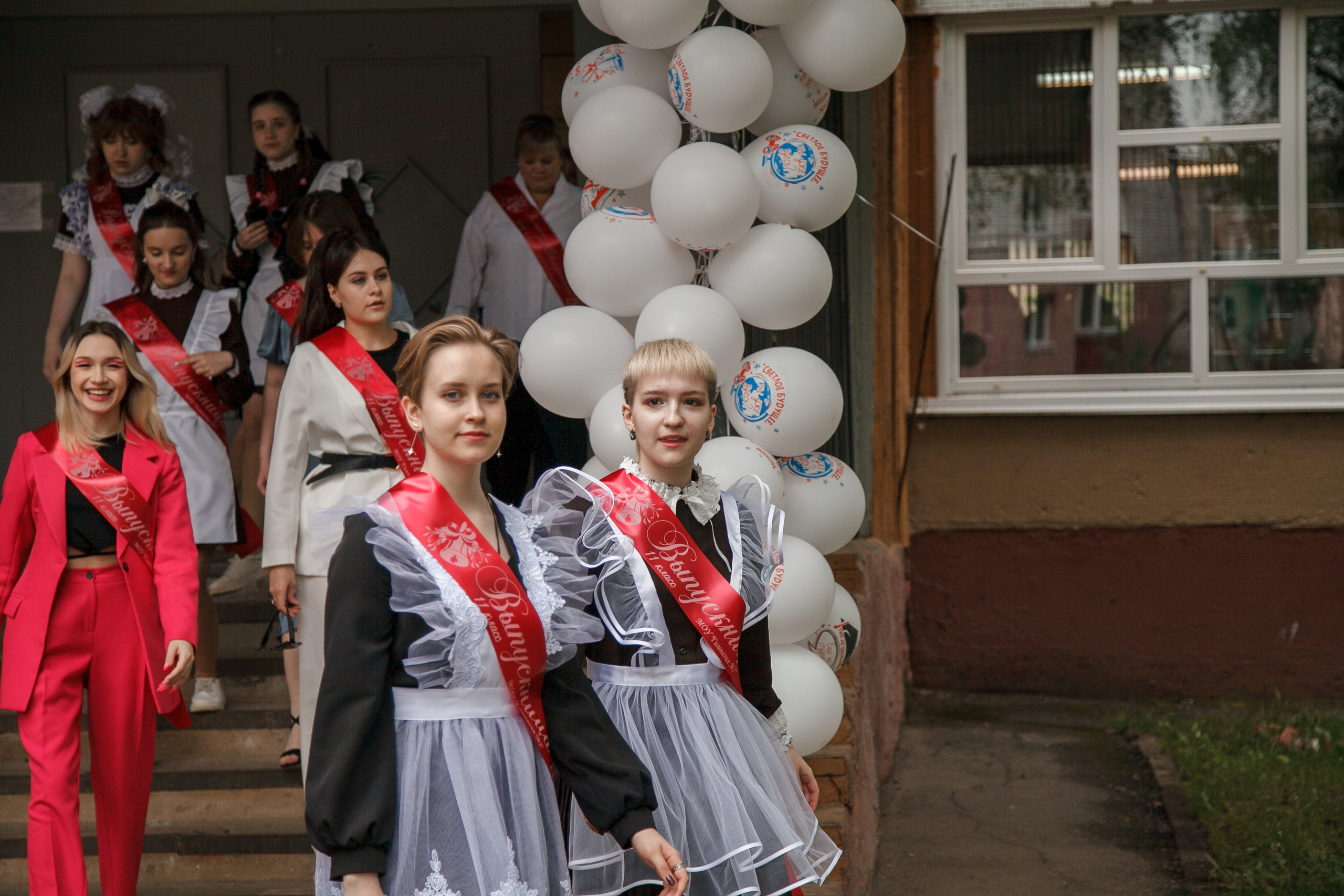 Последний звонок. Ирина Коновалова школьный фотограф. Выпускные альбомы Ярославль
