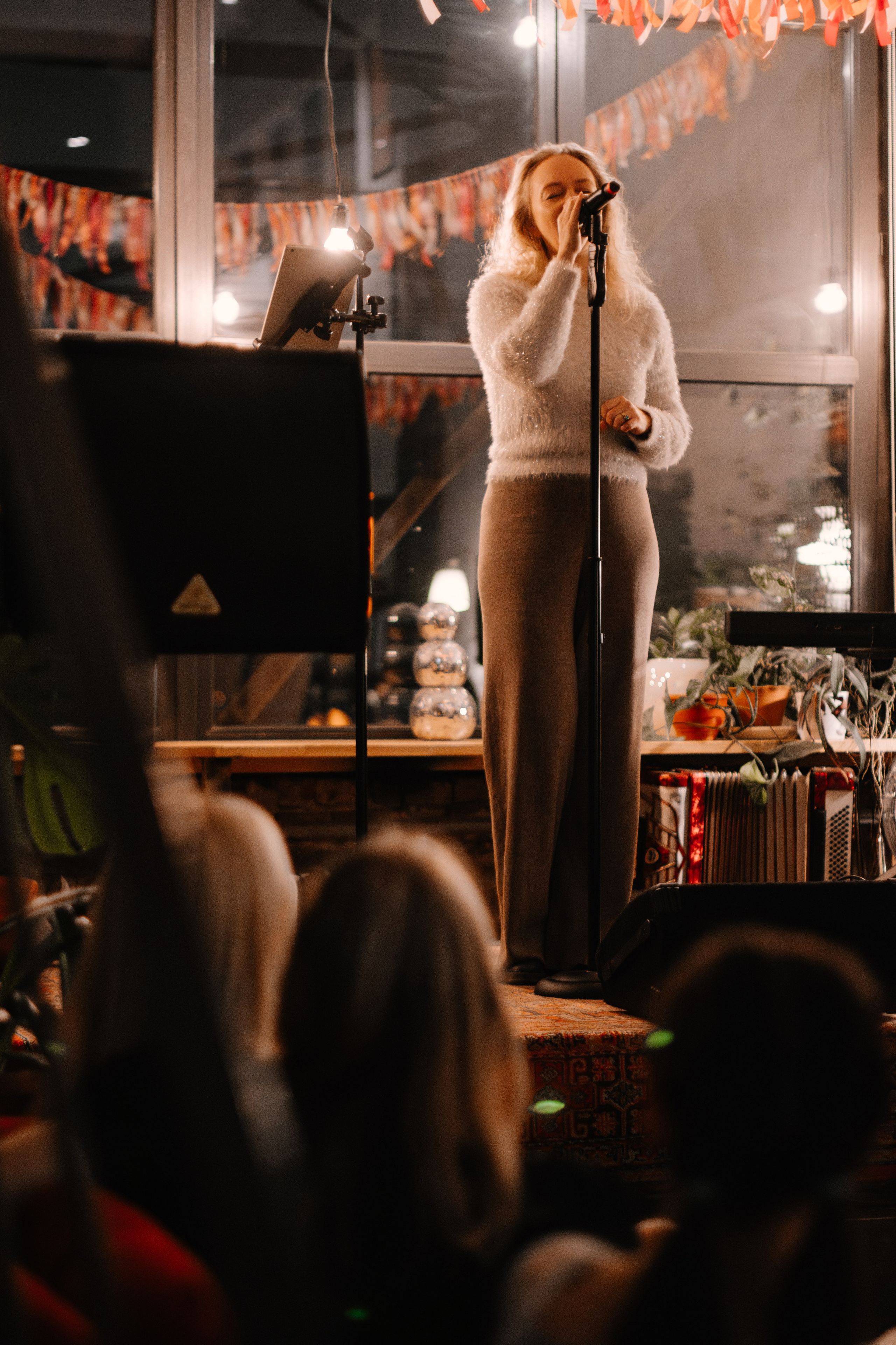 Квартирник MUZOTEKA: «Осенний ДеПесняк». Фотограф в Челябинске Любовь Денисенко