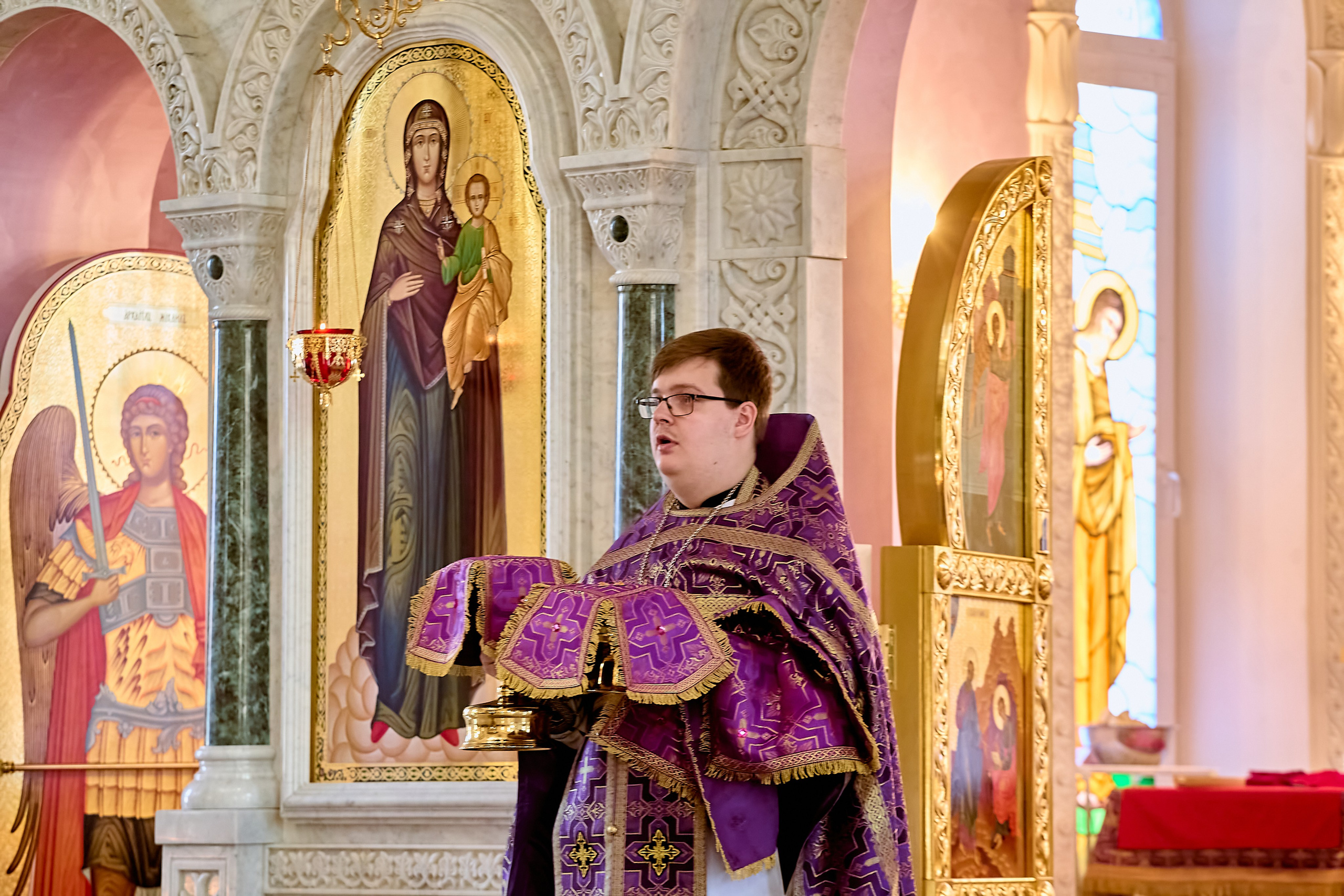 Фотографии Божественной Литургии в Неделю Крестопоклонную