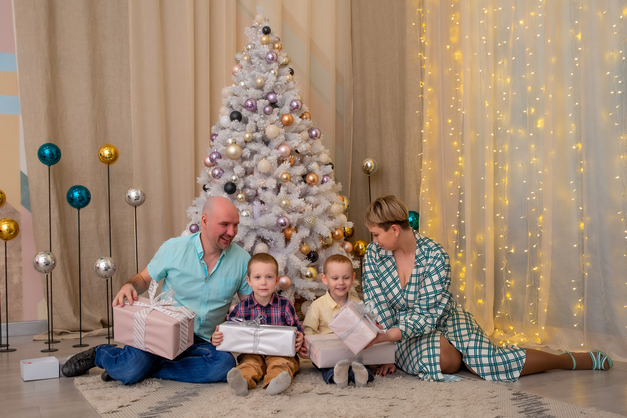 Новогодняя семейная съемка в фотостудии Веретено. Репортажный, семейный, свадебный фотограф Санкт-Петербург Ольга Лесюк