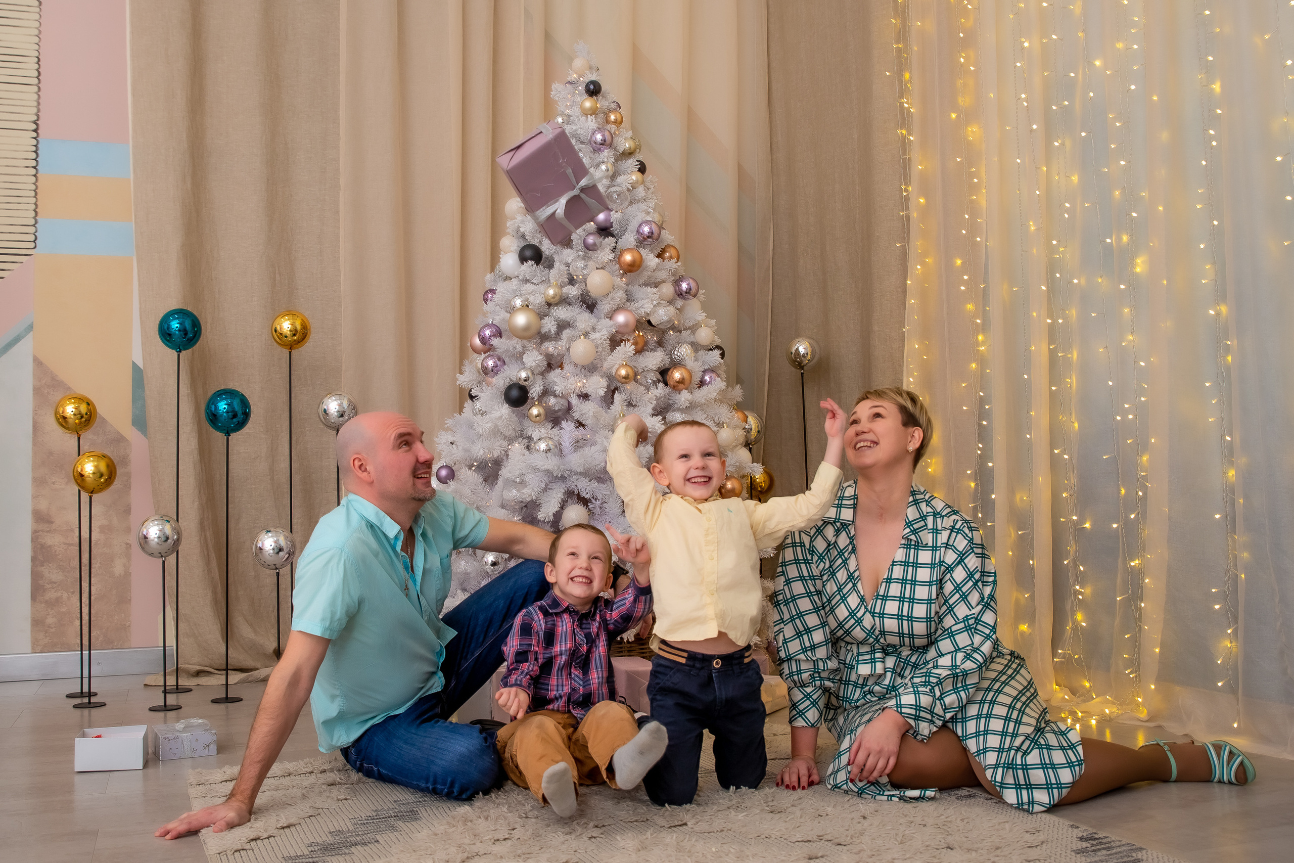 Новогодняя семейная съемка в фотостудии Веретено. Репортажный, семейный, свадебный фотограф Санкт-Петербург Ольга Лесюк