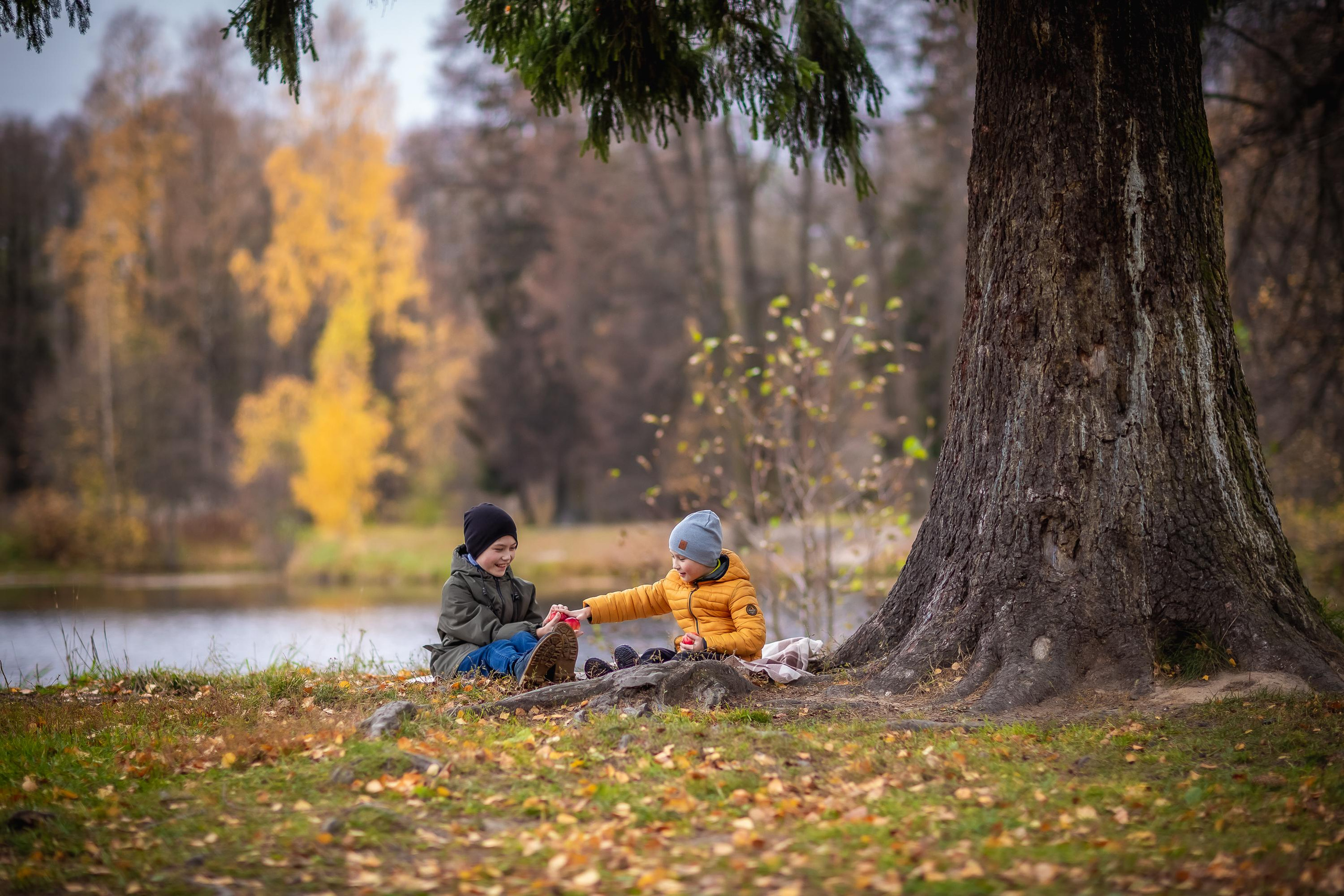 Осенняя съемка Олег и Дениска в Шуваловском парке. Репортажный, семейный, свадебный фотограф Санкт-Петербург Ольга Лесюк
