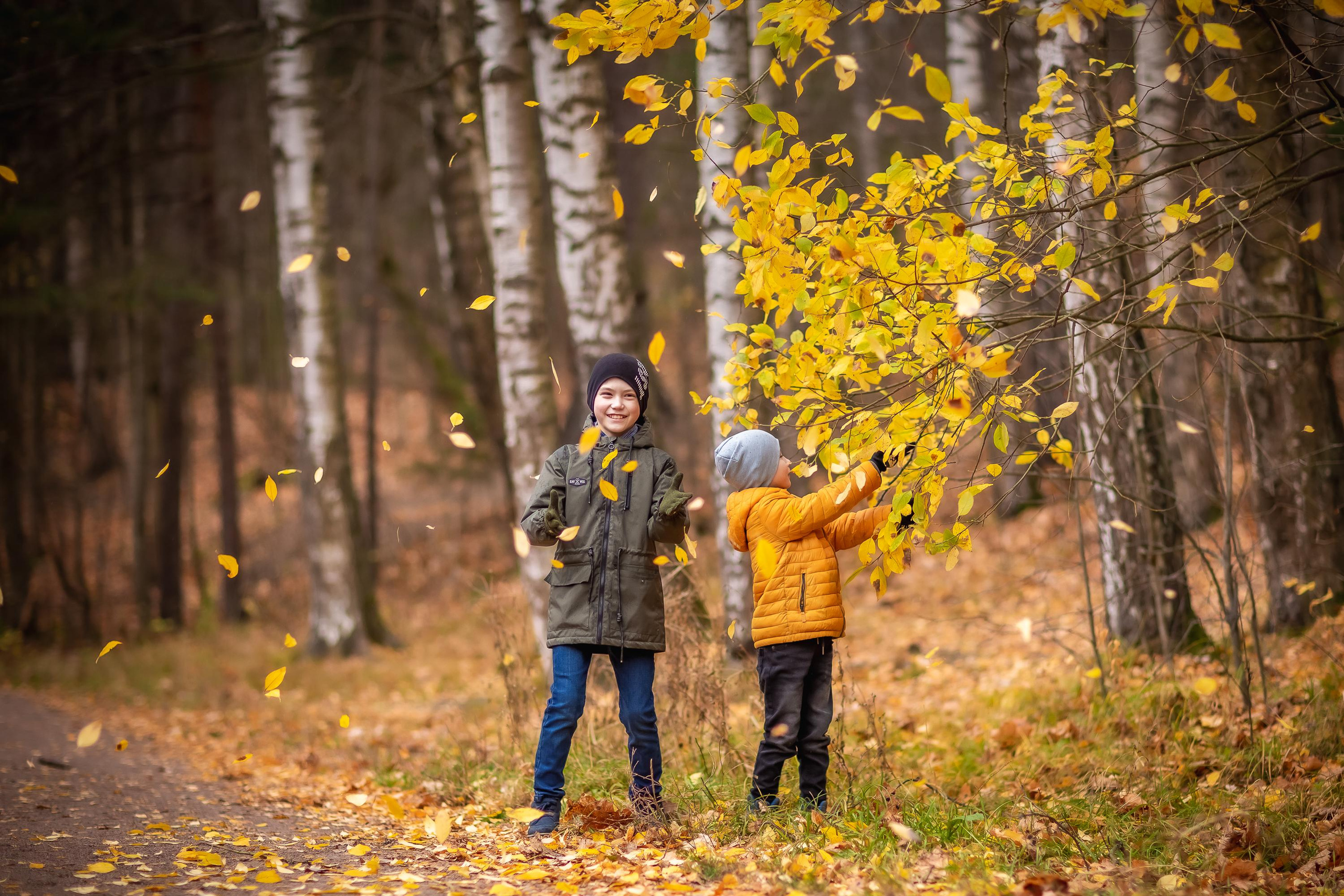 Осенняя съемка Олег и Дениска в Шуваловском парке. Репортажный, семейный, свадебный фотограф Санкт-Петербург Ольга Лесюк
