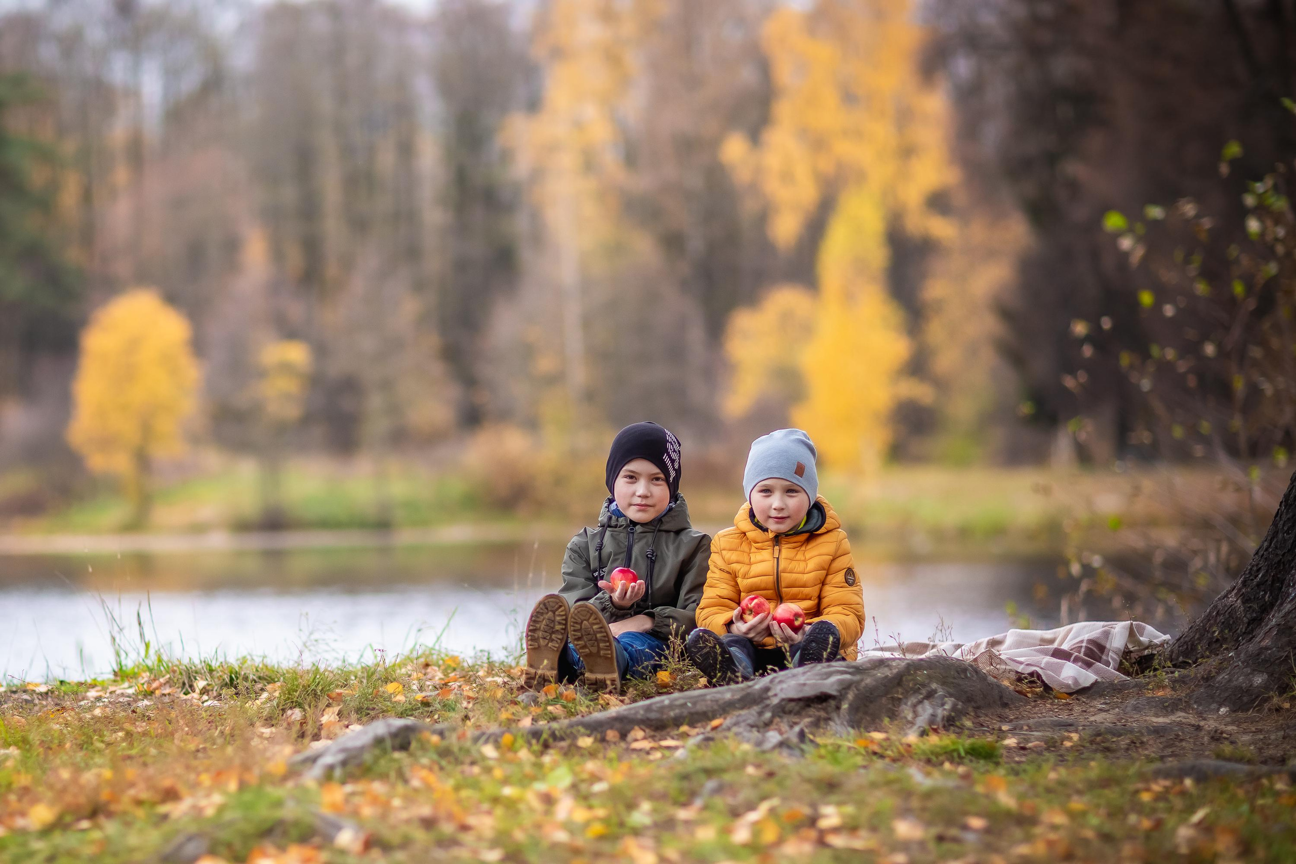 Осенняя съемка Олег и Дениска в Шуваловском парке. Репортажный, семейный, свадебный фотограф Санкт-Петербург Ольга Лесюк