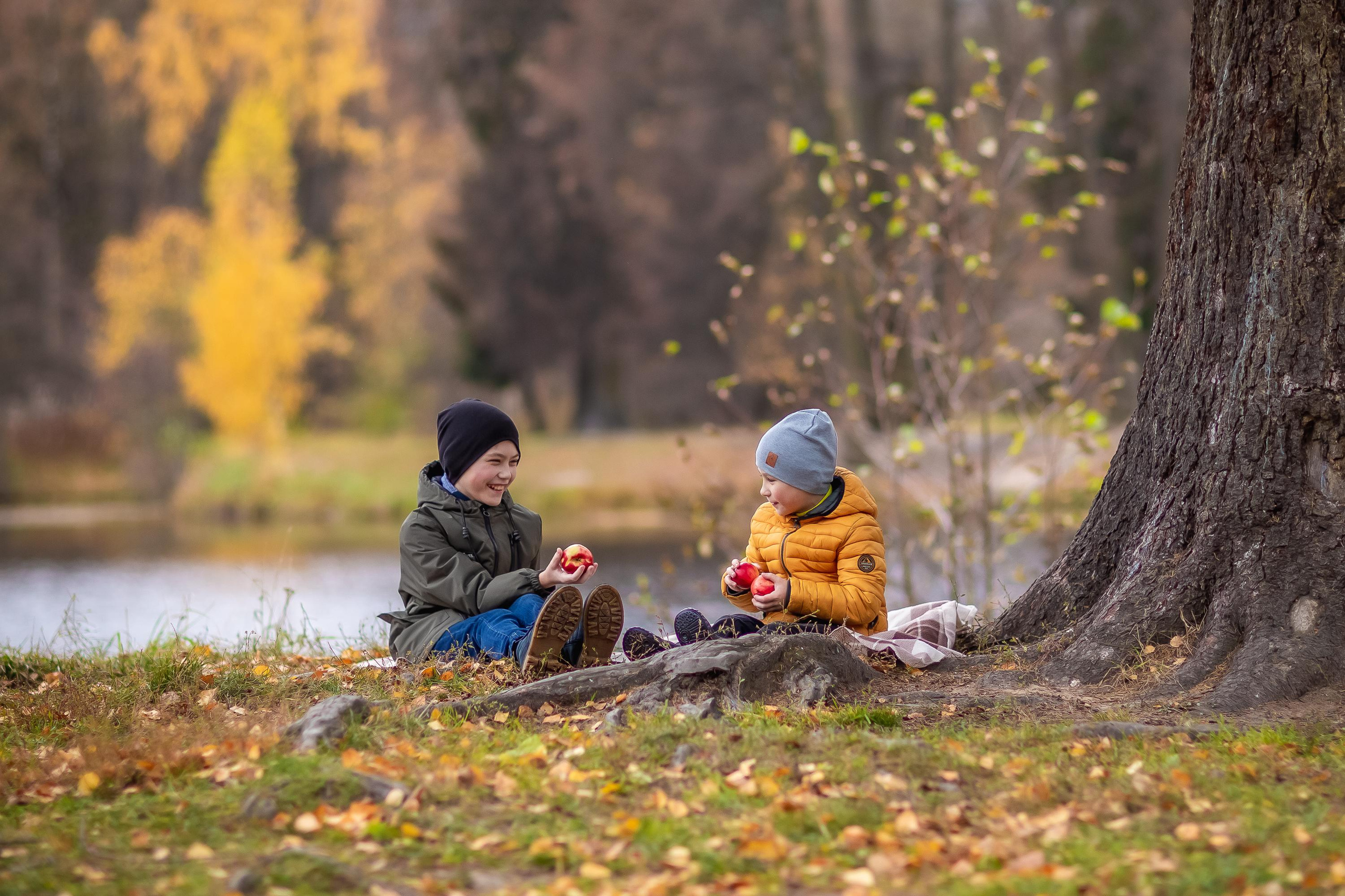 Осенняя съемка Олег и Дениска в Шуваловском парке. Репортажный, семейный, свадебный фотограф Санкт-Петербург Ольга Лесюк