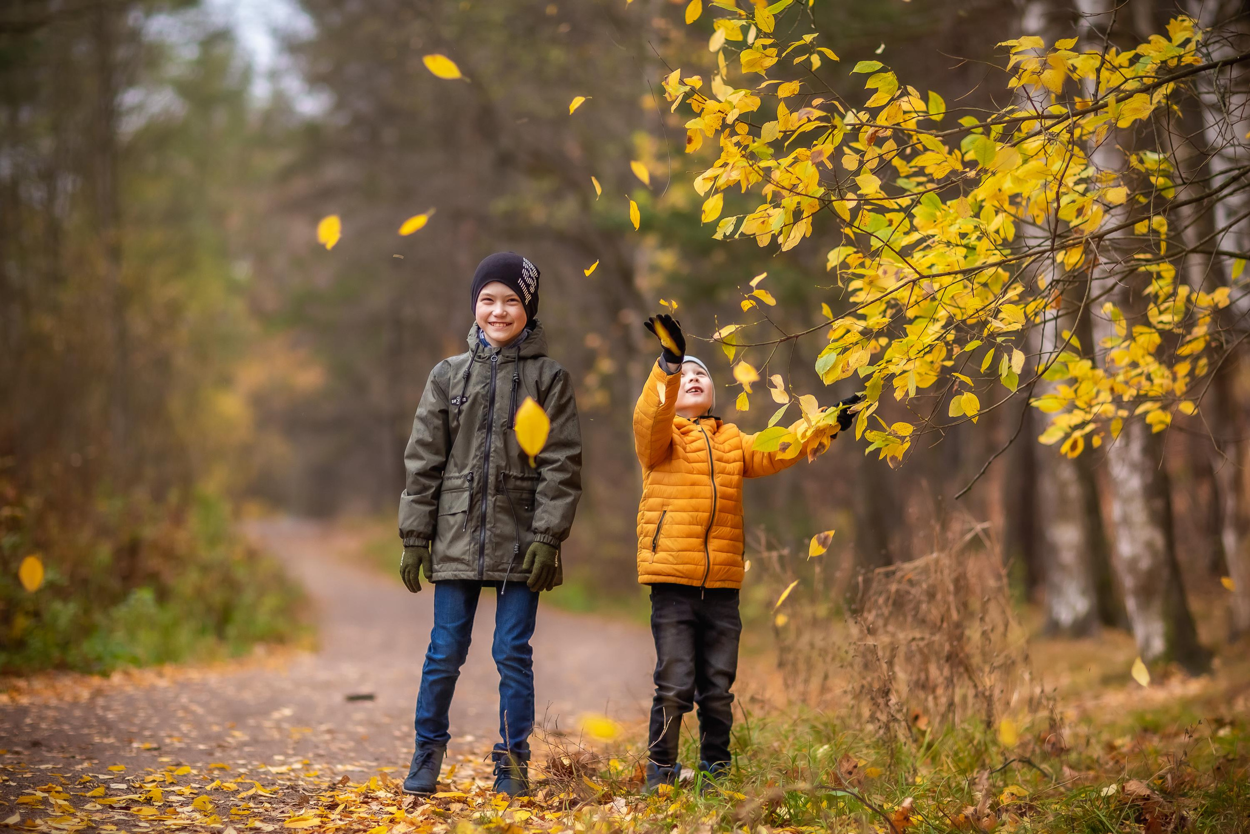 Осенняя съемка Олег и Дениска в Шуваловском парке. Репортажный, семейный, свадебный фотограф Санкт-Петербург Ольга Лесюк