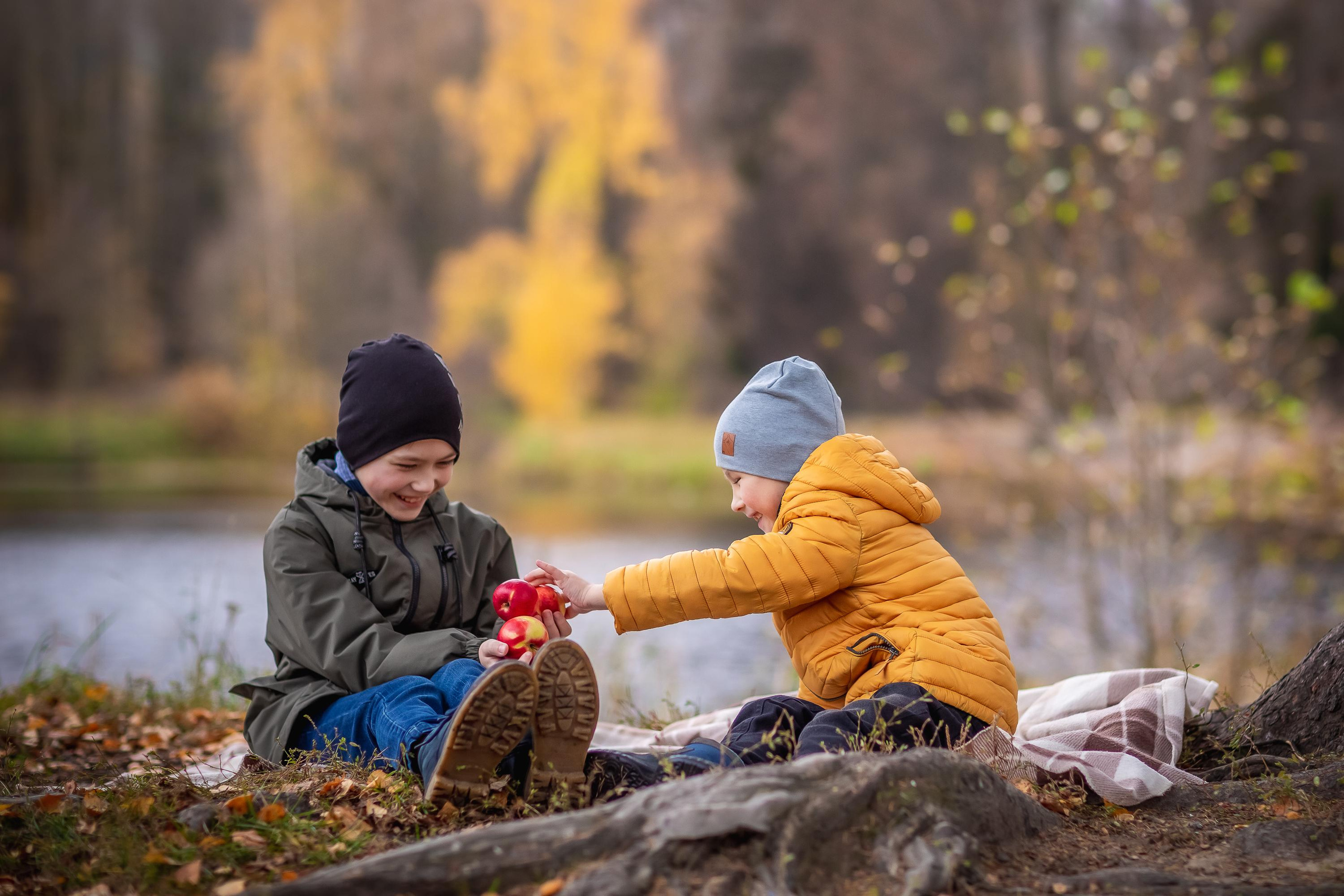 Осенняя съемка Олег и Дениска в Шуваловском парке. Репортажный, семейный, свадебный фотограф Санкт-Петербург Ольга Лесюк