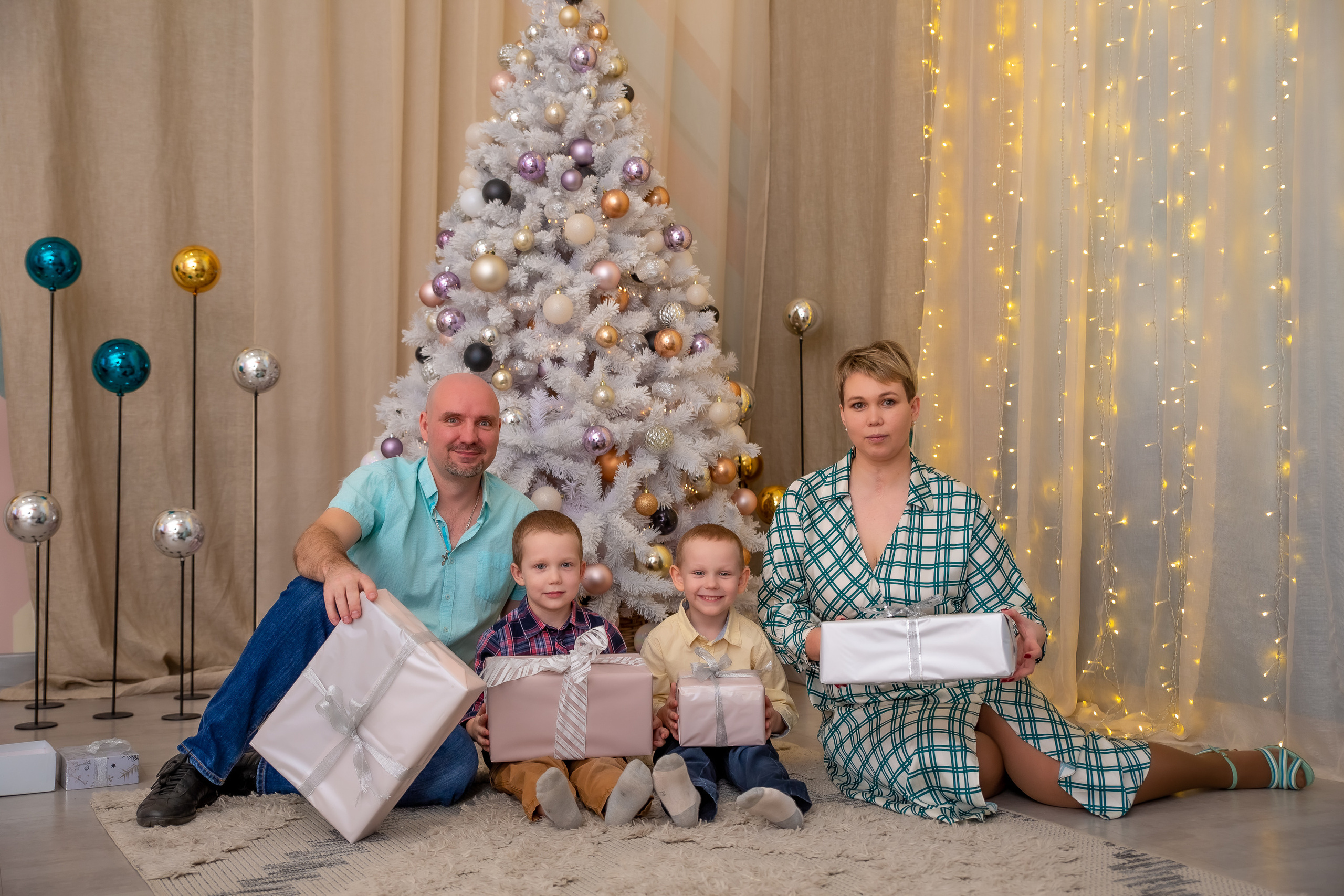 Новогодняя семейная съемка в фотостудии Веретено. Репортажный, семейный, свадебный фотограф Санкт-Петербург Ольга Лесюк