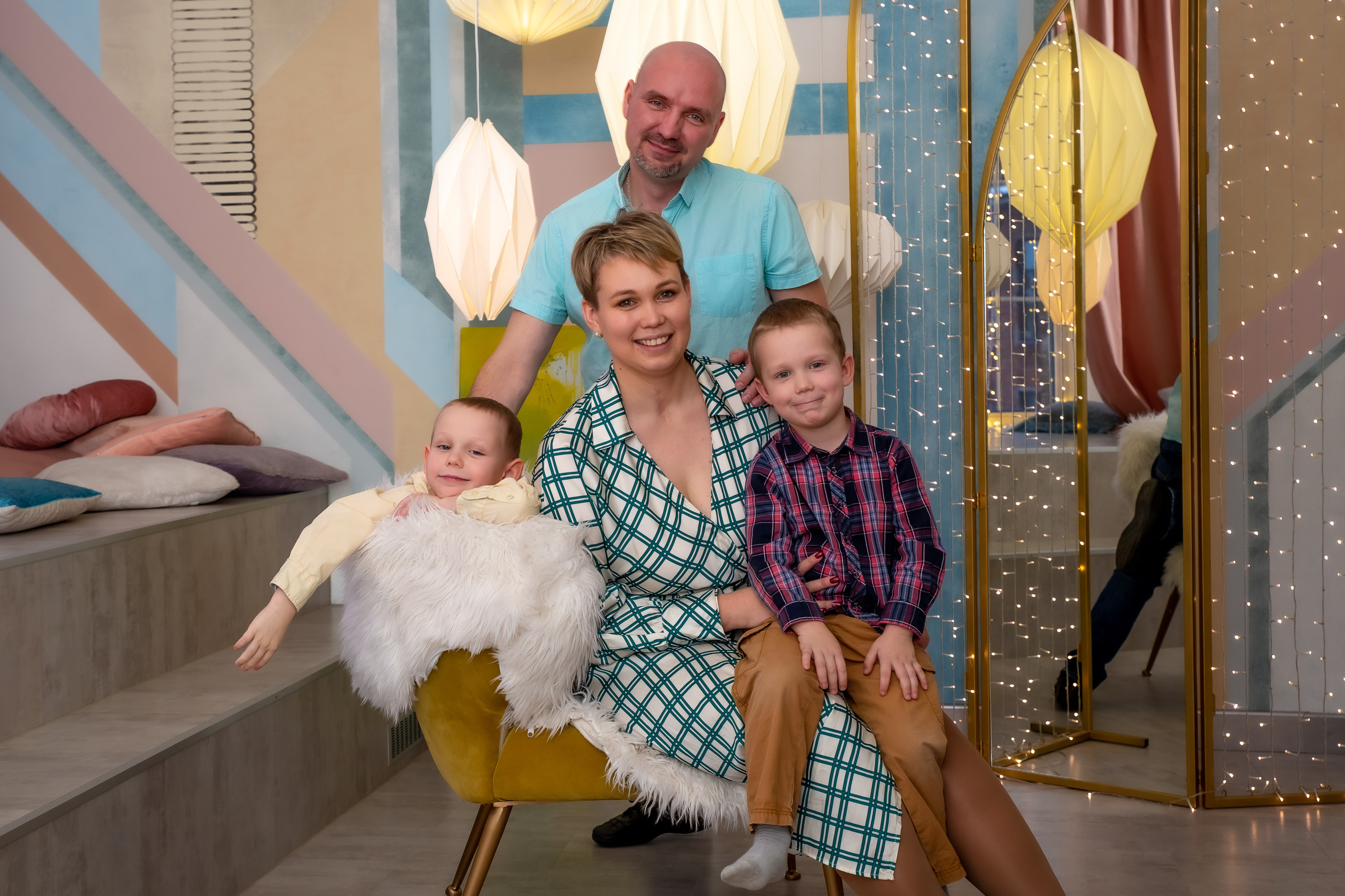 Новогодняя семейная съемка в фотостудии Веретено. Репортажный, семейный, свадебный фотограф Санкт-Петербург Ольга Лесюк