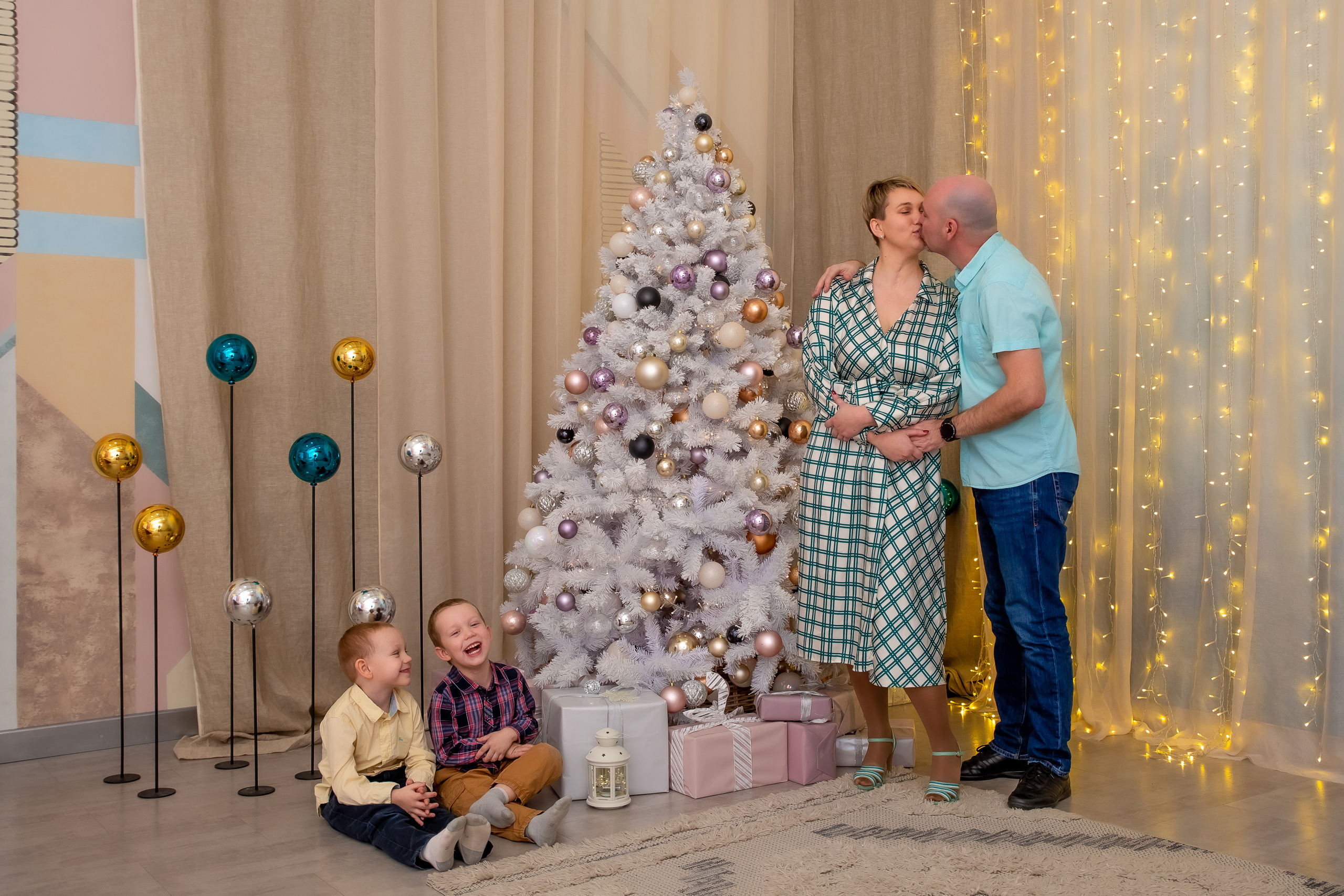 Новогодняя семейная съемка в фотостудии Веретено. Репортажный, семейный, свадебный фотограф Санкт-Петербург Ольга Лесюк