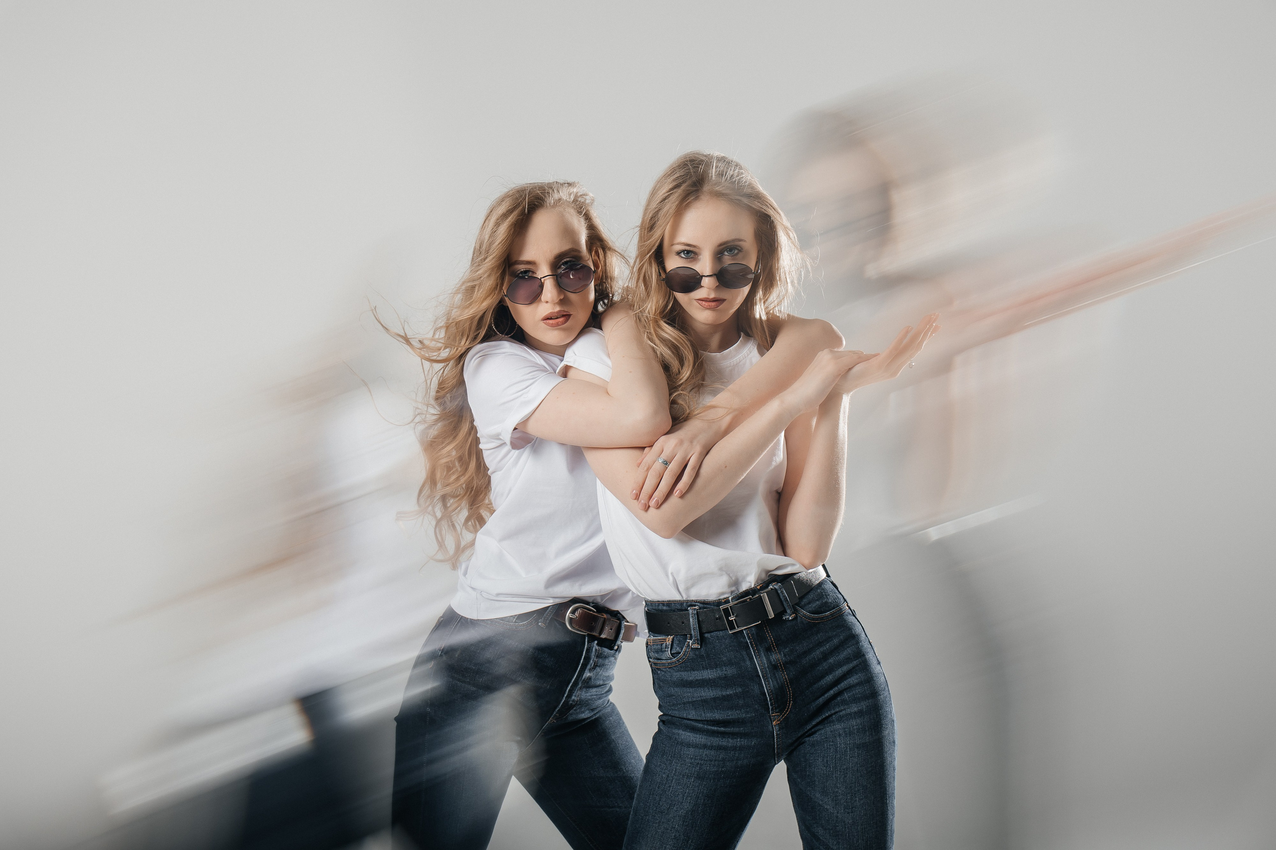 Вика и Настя