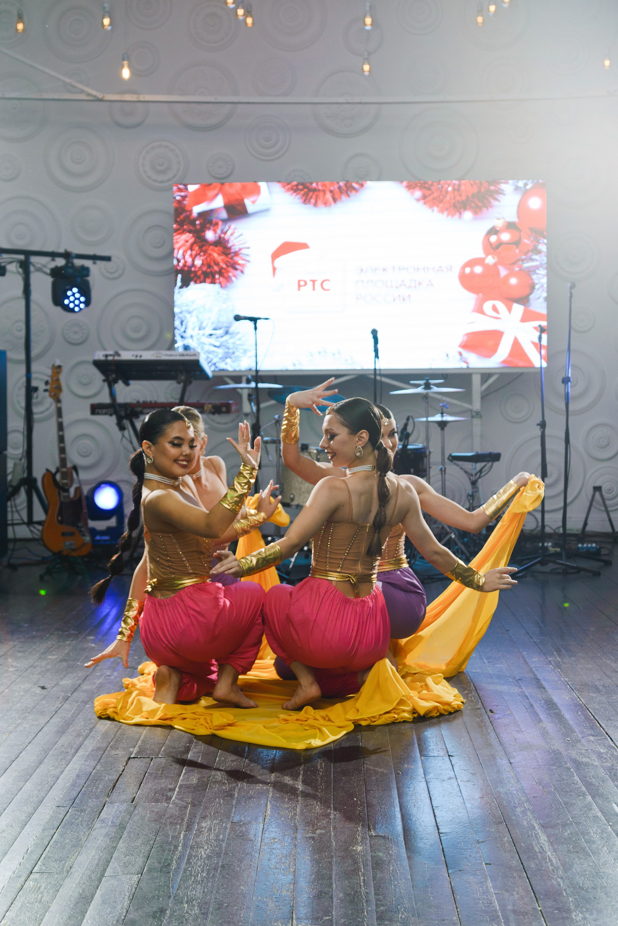 Выступления на банкетных площадках. Танцевальная шоу-группа «GRANAT»