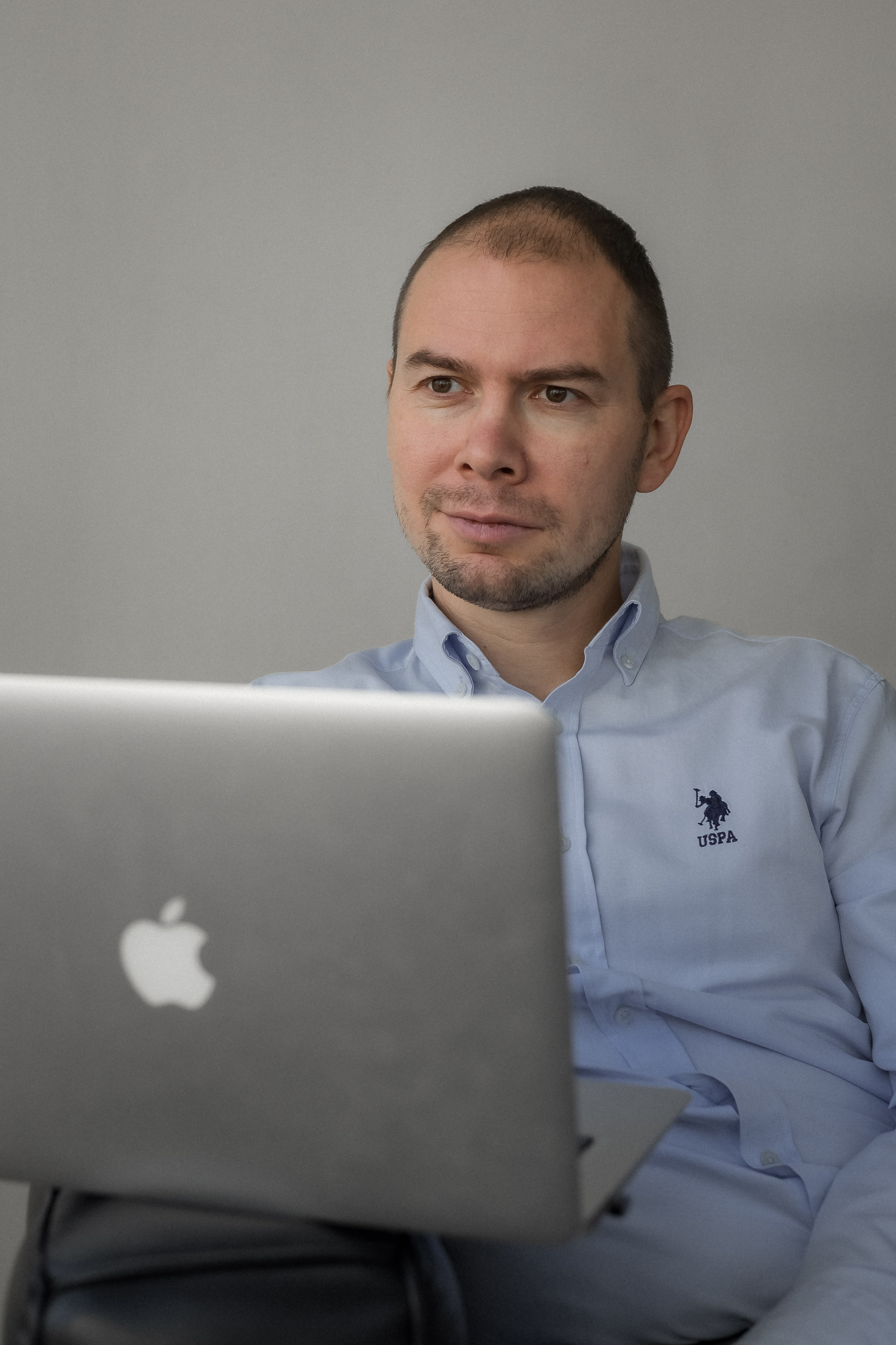 Бизнес портрет для руководителя. КОНТЕНТ |БРЕНД фотограф Санкт-Петербург — Жанна Олтаржевская