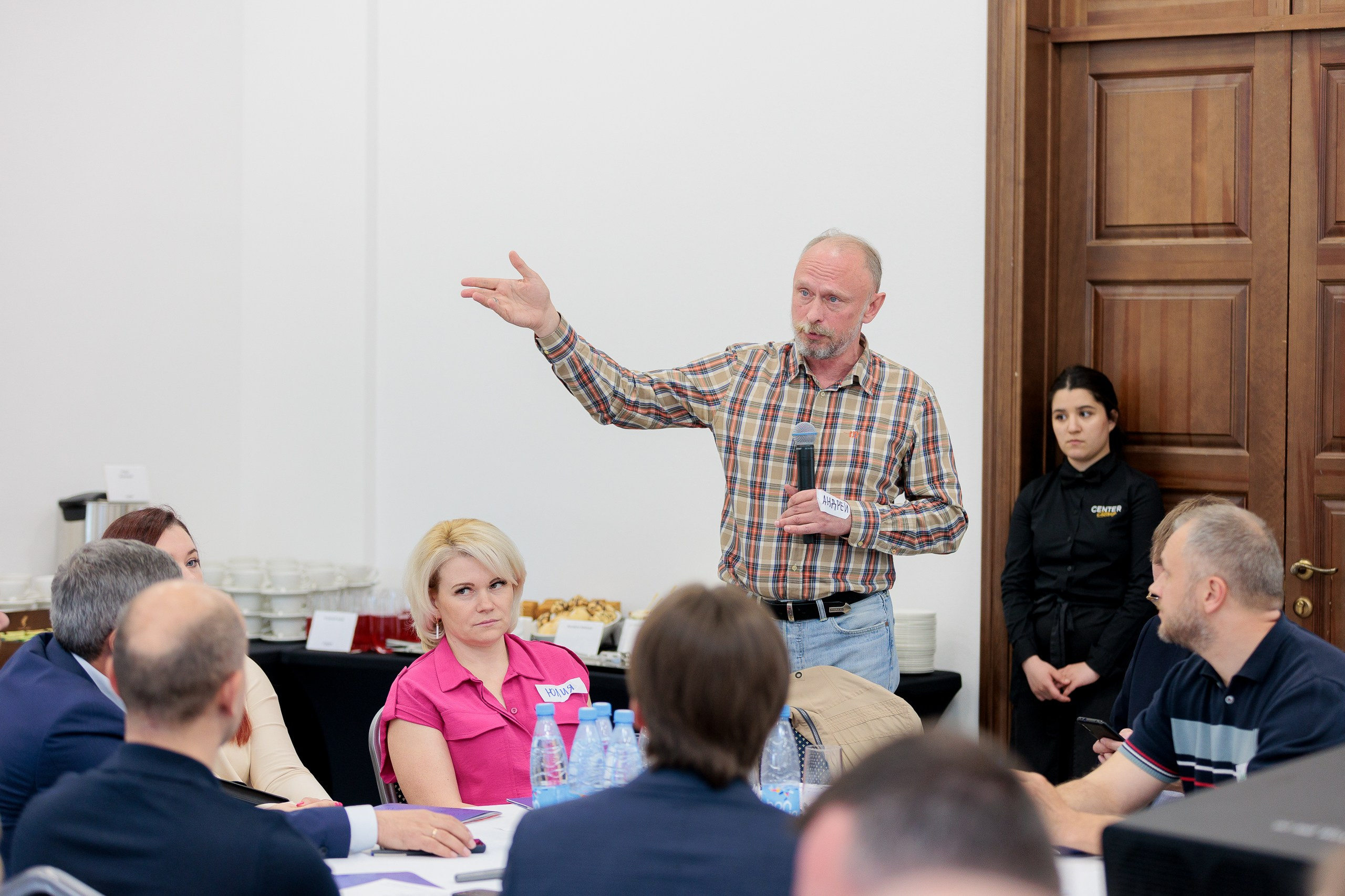 Фотограф для съемки награждения на корпоративной премии. Контент для бизнеса в Екатеринбурге Полдень Медиа