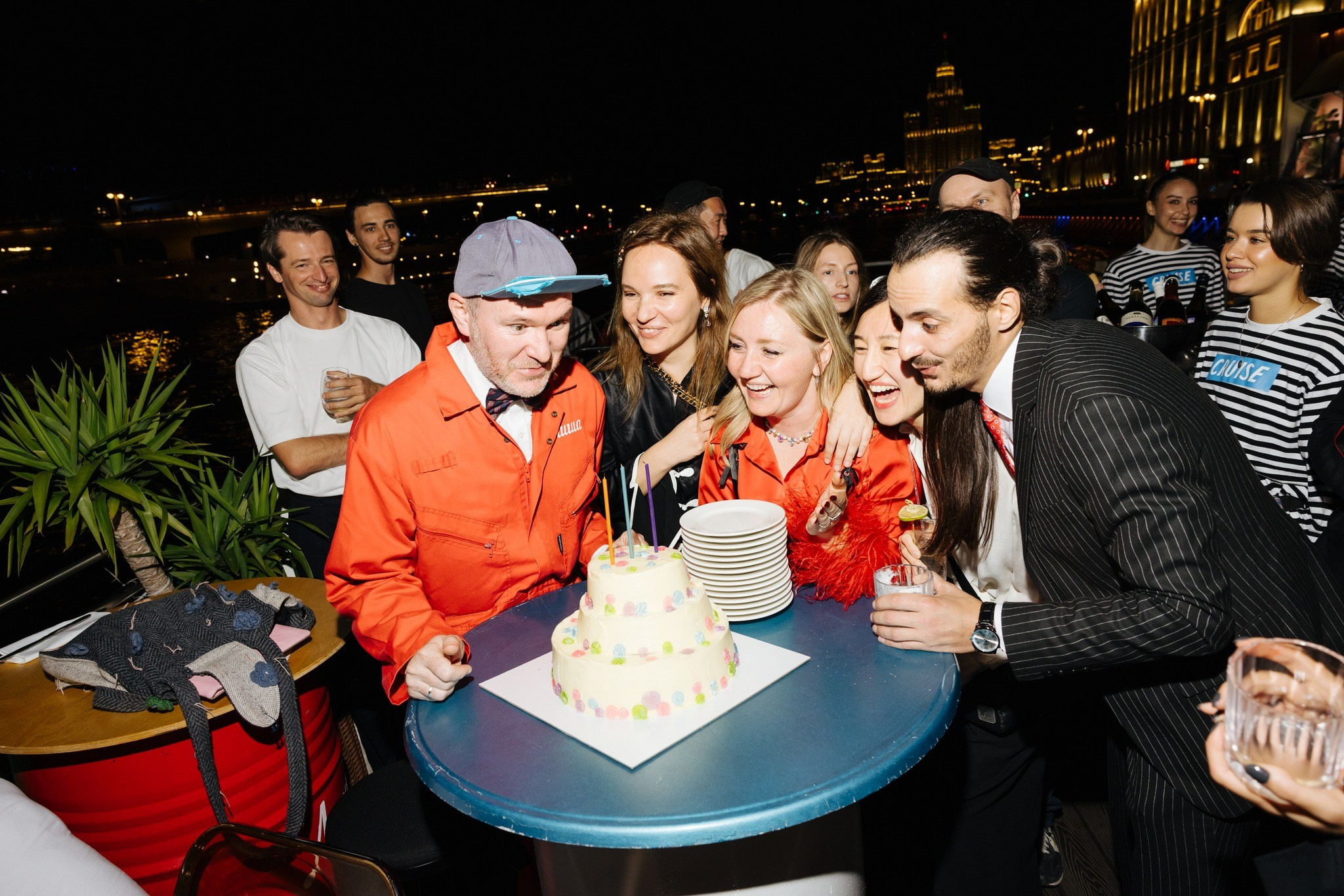 «Ламбаде» 15 лет! 17 августа 2024 Праздничный круиз / Часть 2. Фотоотчеты «Ламбада-маркета»