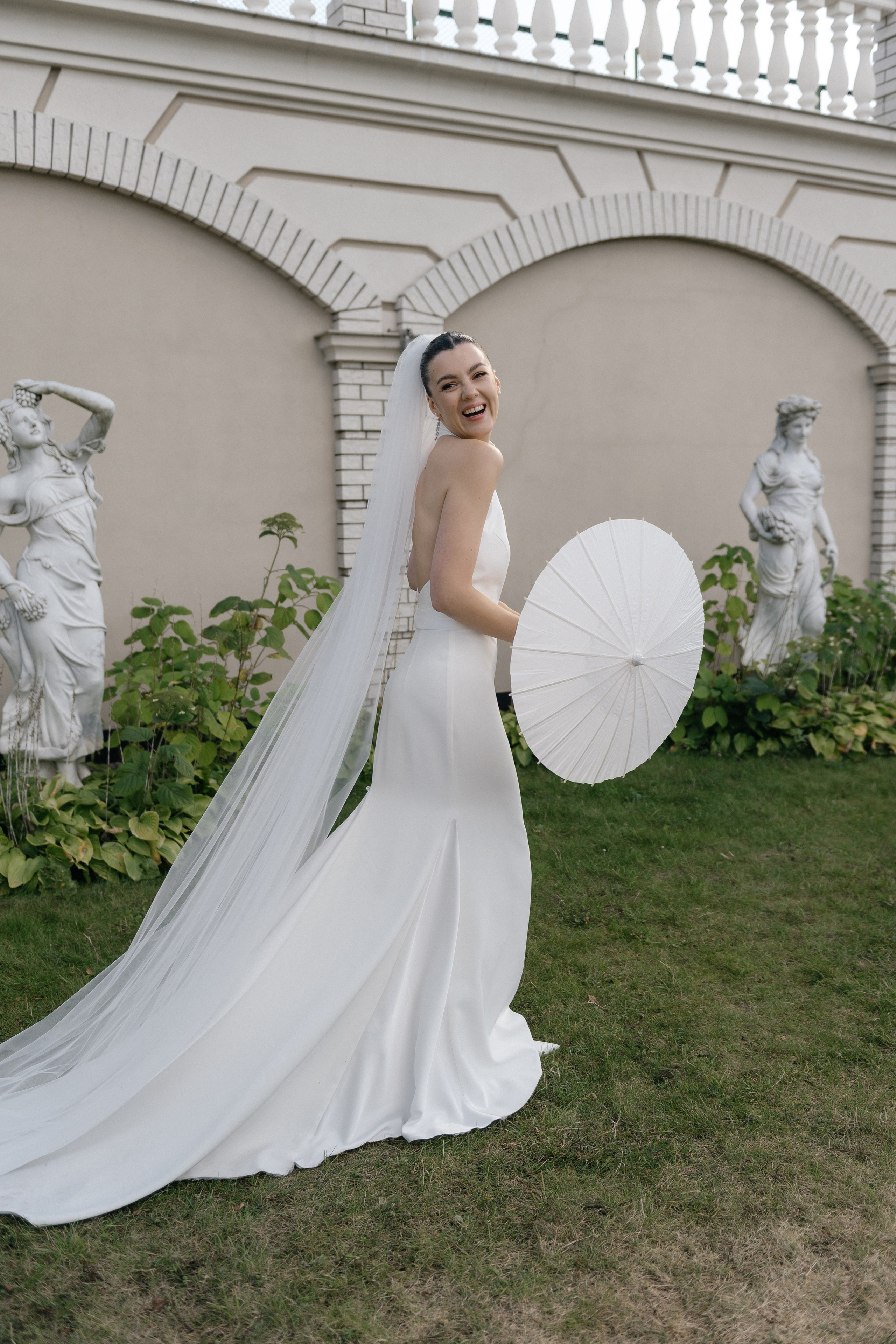 Wedding day in VERSAL PARK. Wedding PHOTOGRAPHER Andrew Vnukov