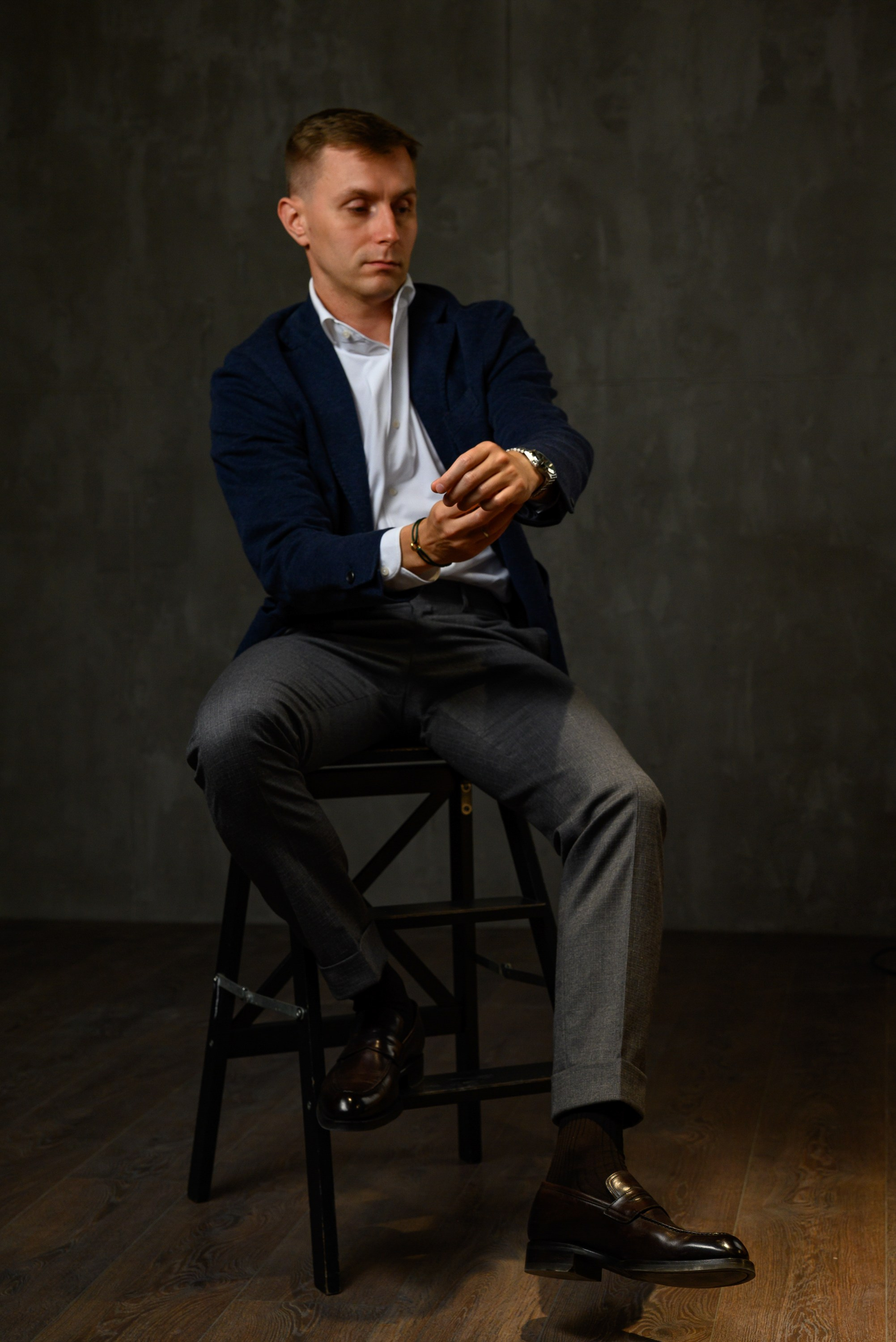 Индивидуальная мужская фотосессия. Компания и фотошкола по созданию контента в Москве