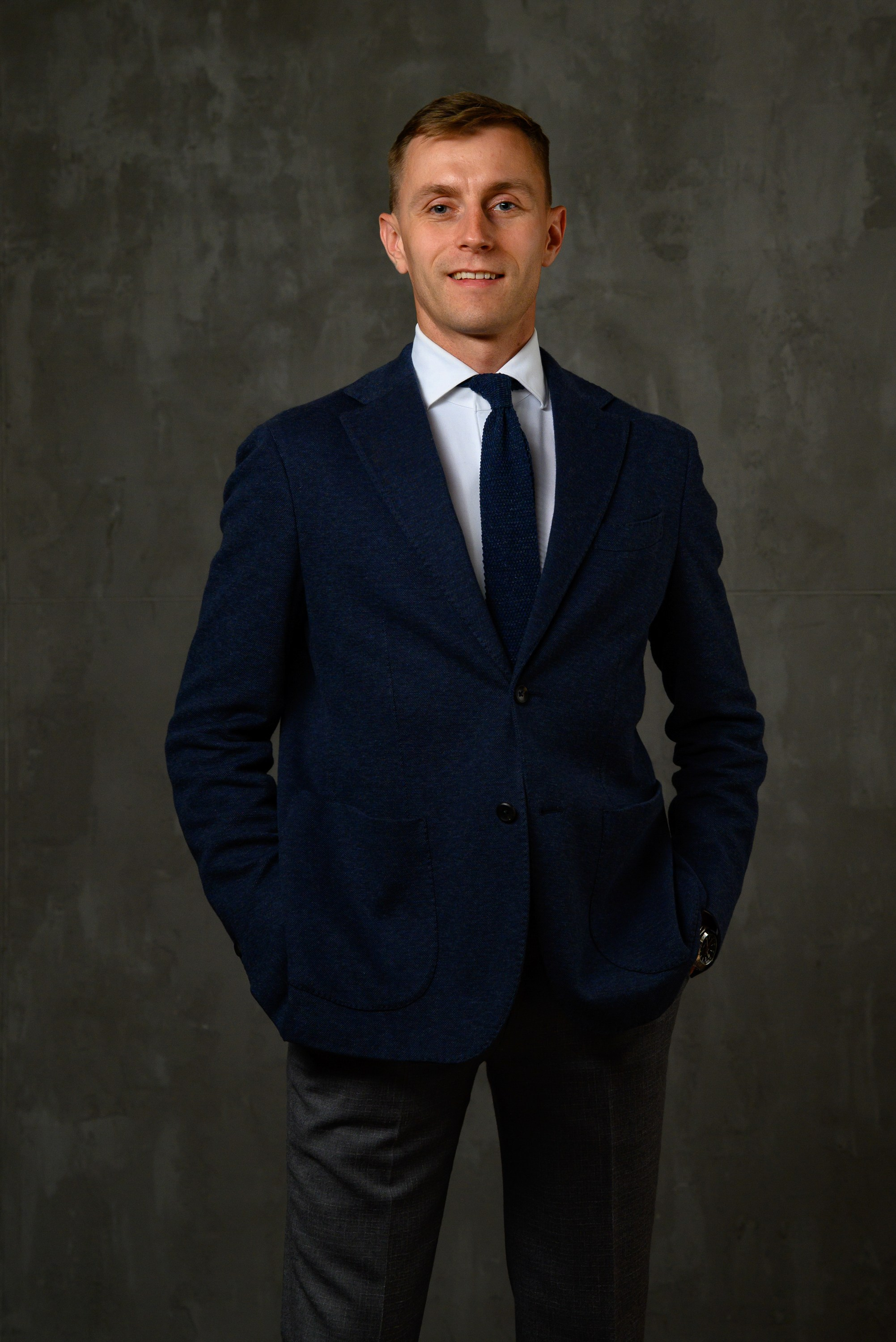 Индивидуальная мужская фотосессия. Компания и фотошкола по созданию контента в Москве