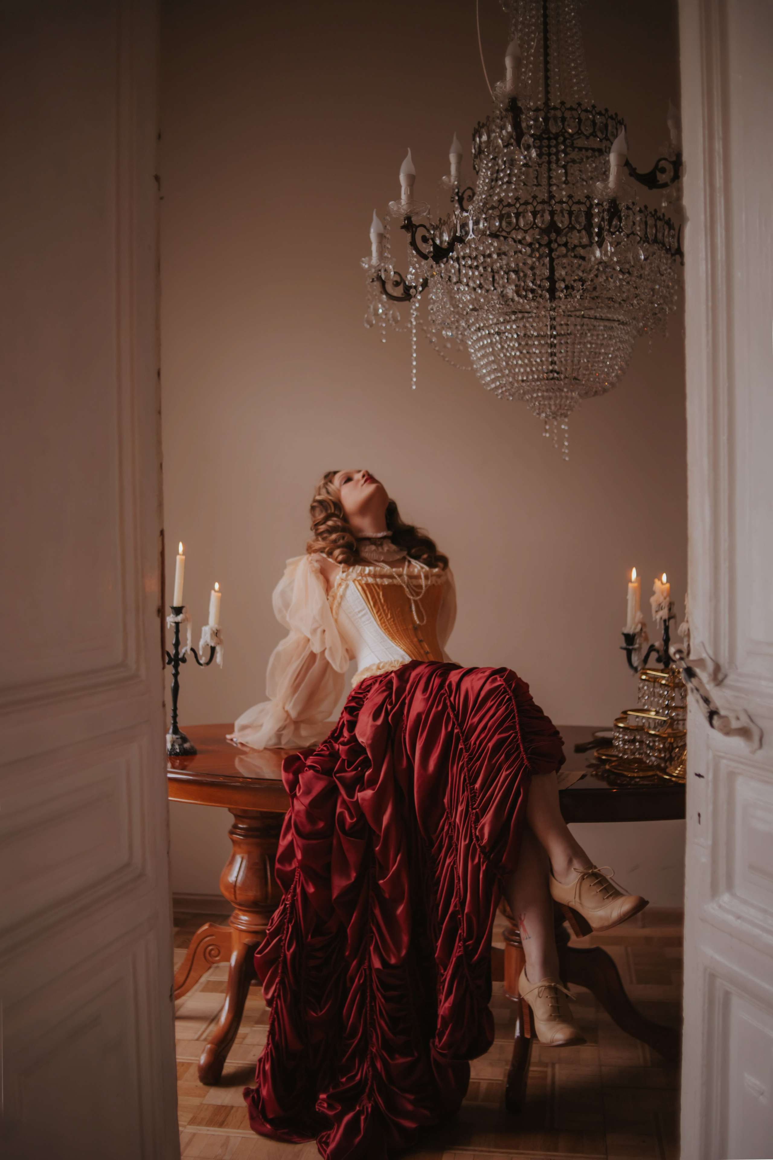 В залах старинной усадьбы. Художественная винтажная фотография