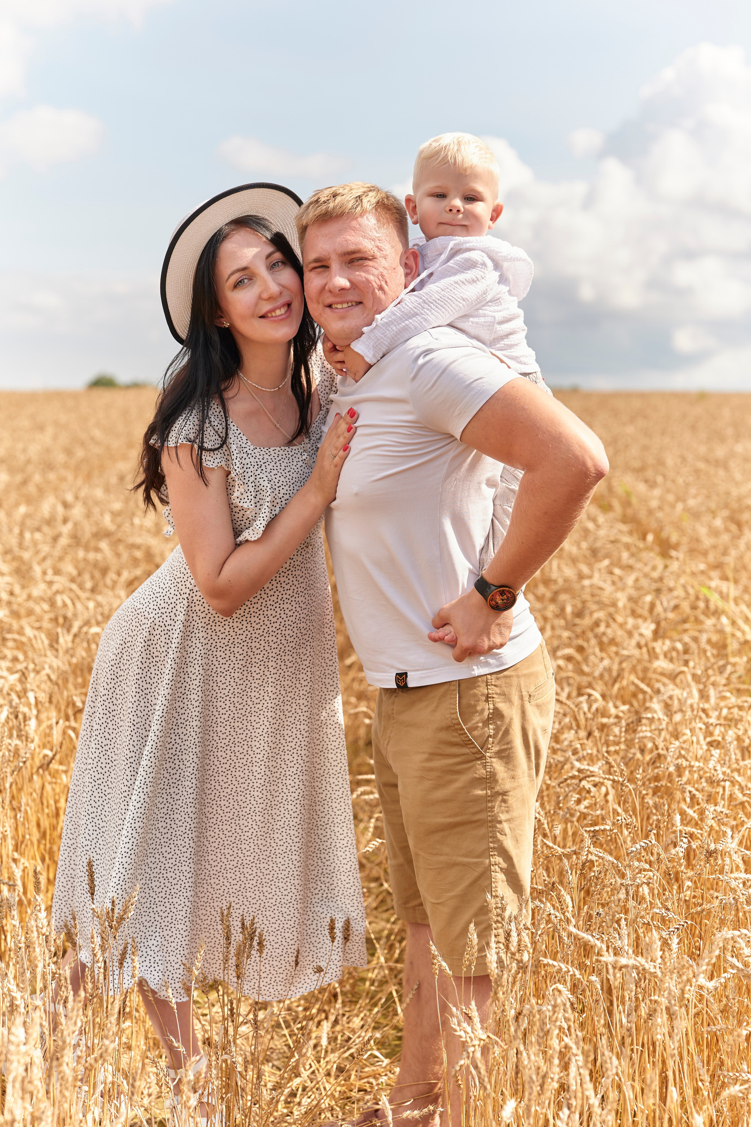 Семейная Фотосессия в поле. Семейный и женский фотограф в Москве Зоя Бучерова